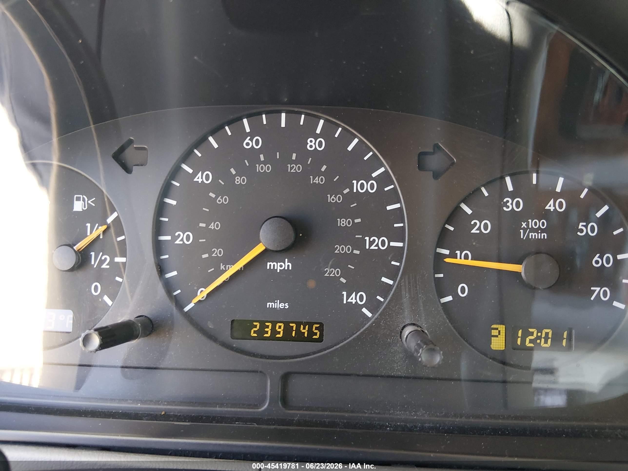 2000 Mercedes-benz Ml 320   Silver vin: 4JGAB54EXYA213041