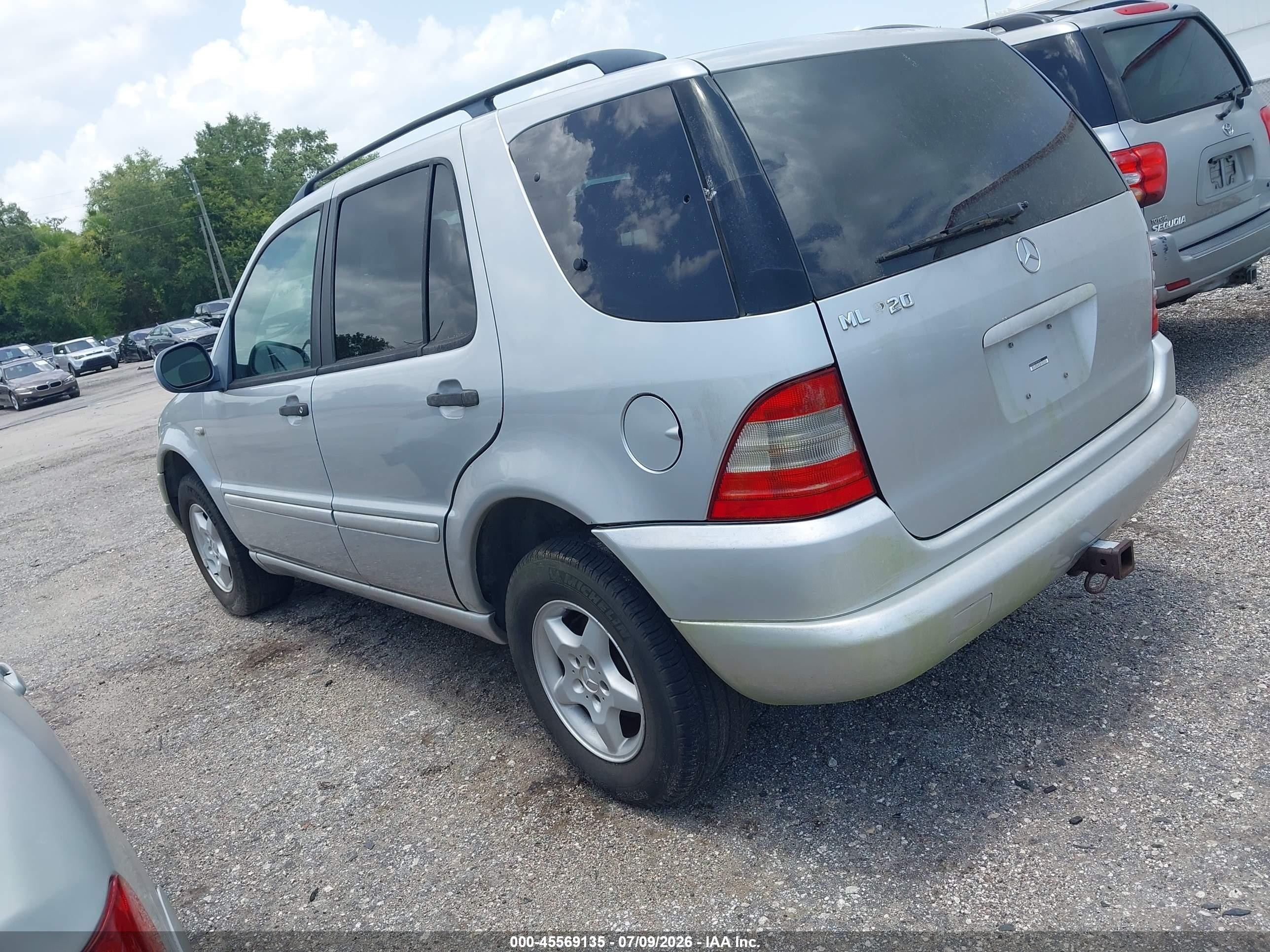 2000 Mercedes-benz Ml 320   Silver vin: 4JGAB54EXYA218191