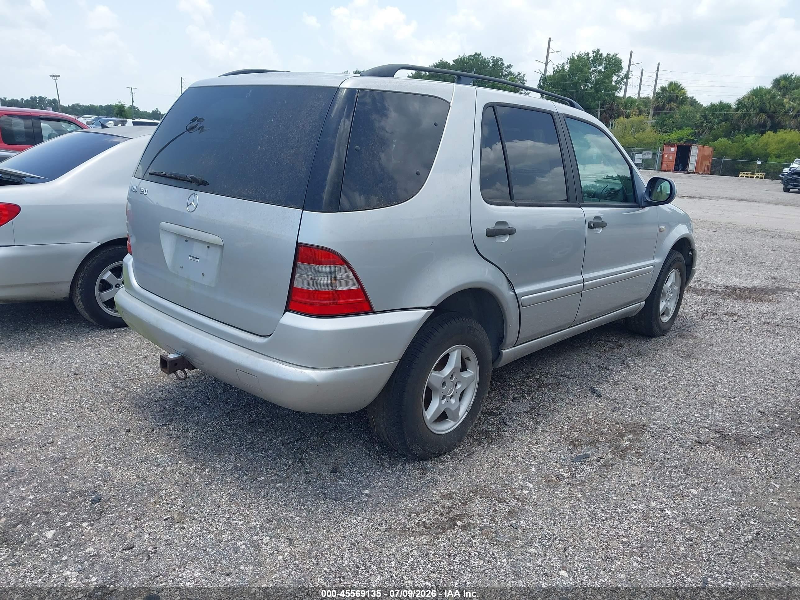 2000 Mercedes-benz Ml 320   Silver vin: 4JGAB54EXYA218191