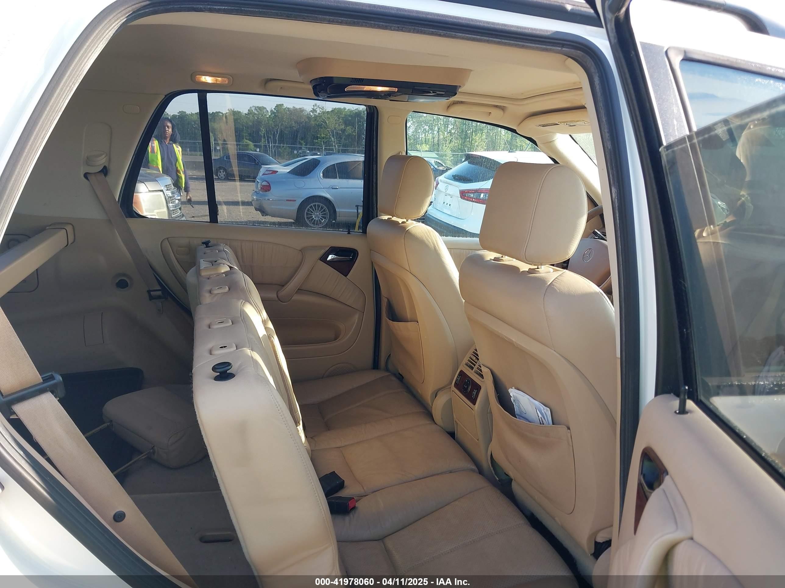 2003 Mercedes-benz Ml 350   White vin: 4JGAB57E53A414883
