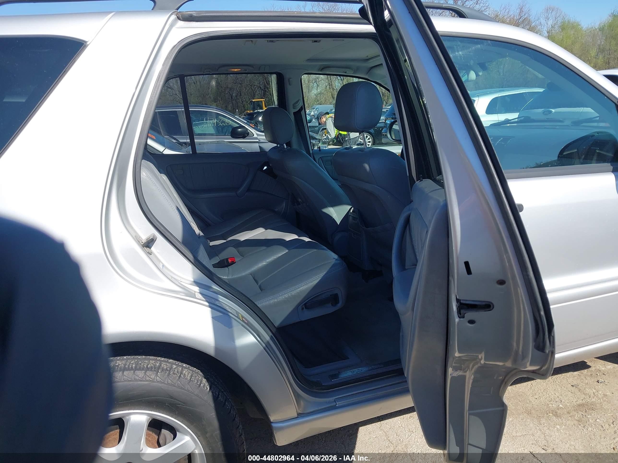 2001 Mercedes-benz Ml 430   Silver vin: 4JGAB72E01A258249