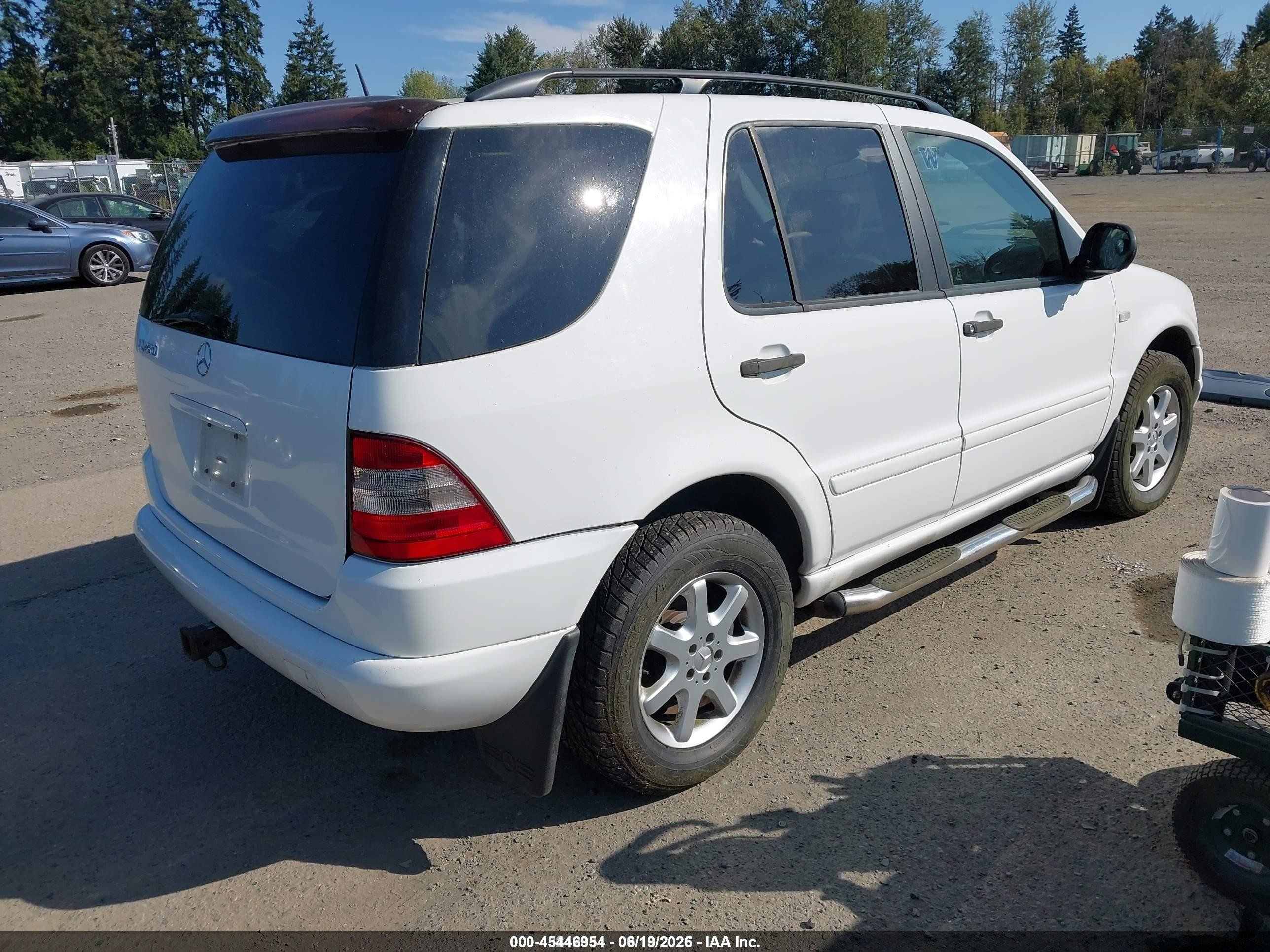 2000 Mercedes-benz Ml 430   White vin: 4JGAB72E0YA150613