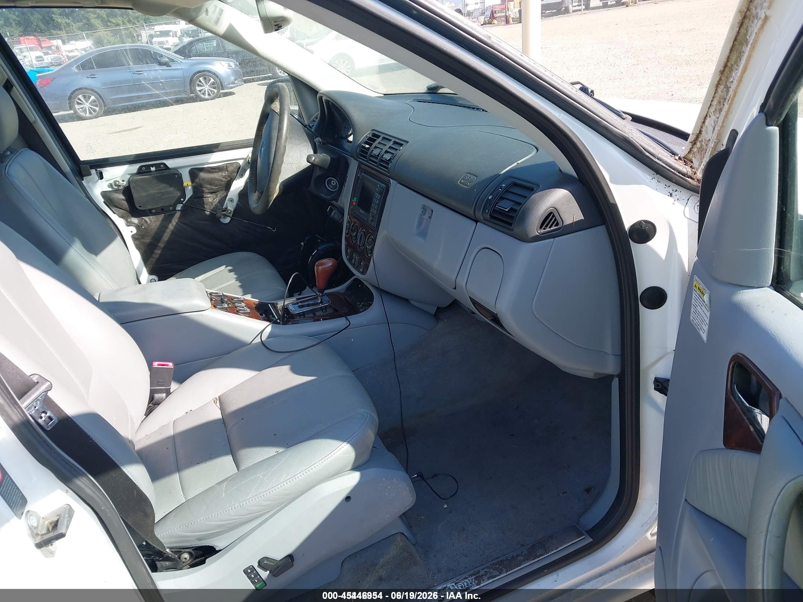 2000 Mercedes-benz Ml 430   White vin: 4JGAB72E0YA150613