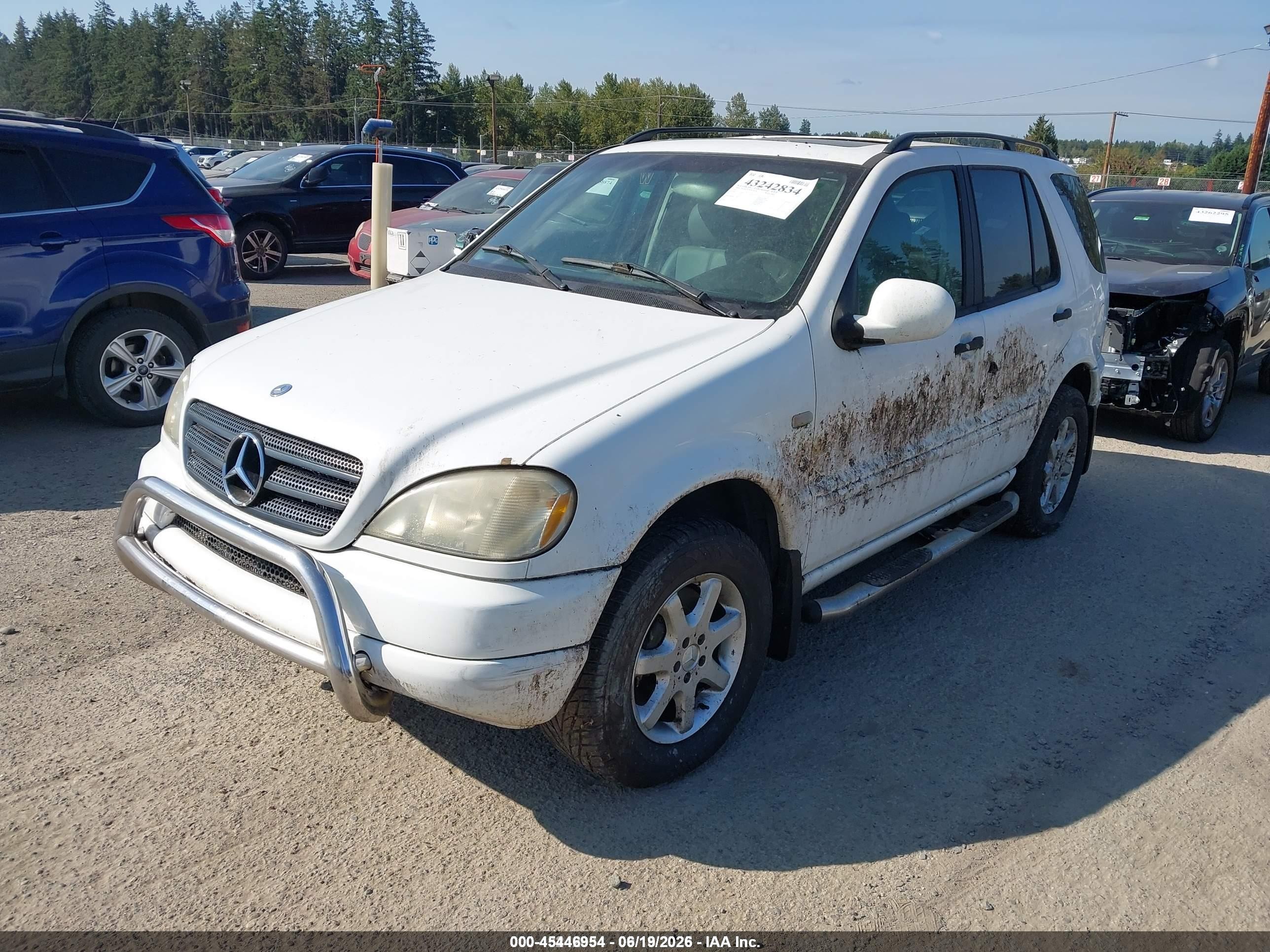 2000 Mercedes-benz Ml 430   White vin: 4JGAB72E0YA150613