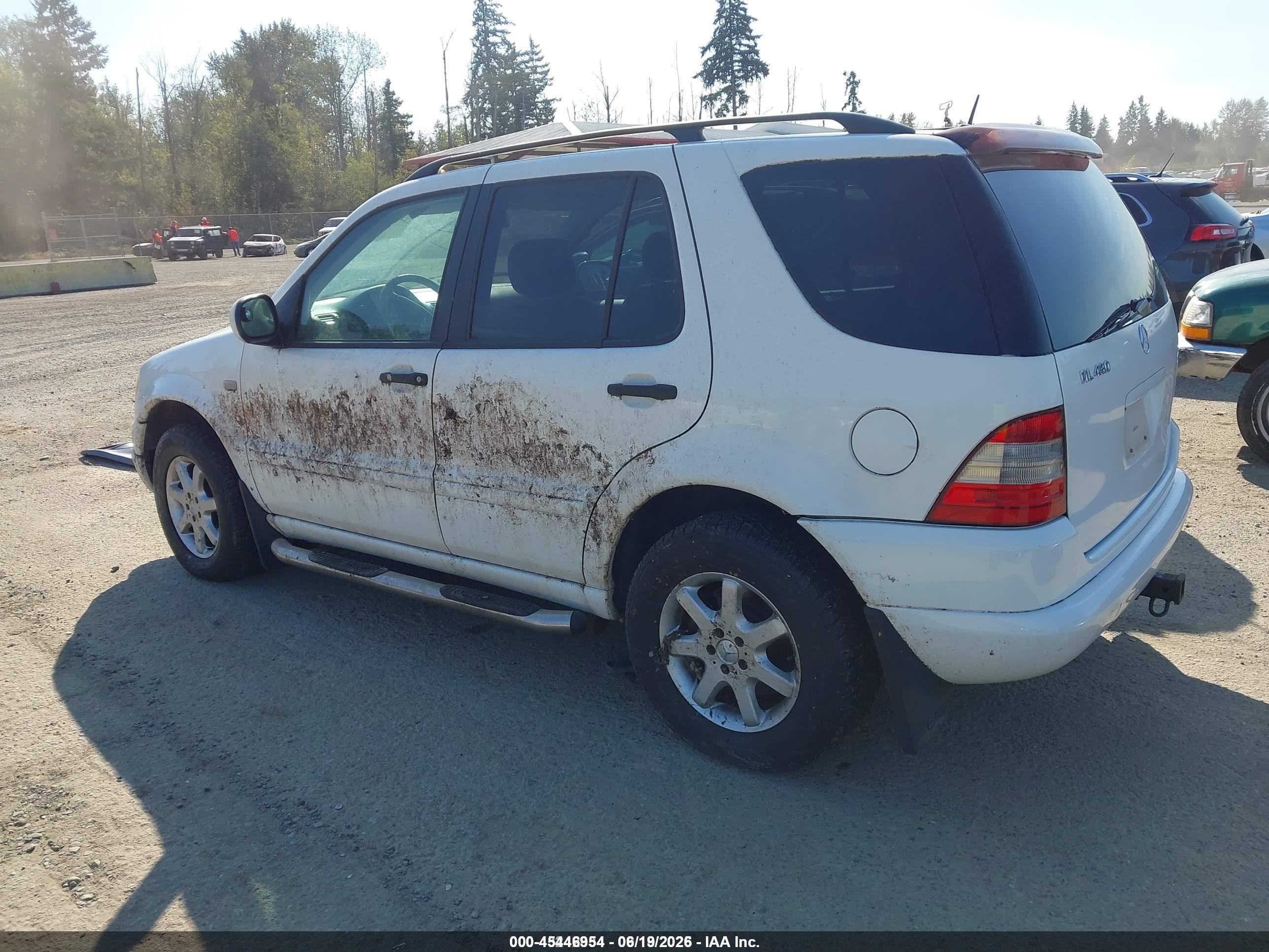 2000 Mercedes-benz Ml 430   White vin: 4JGAB72E0YA150613