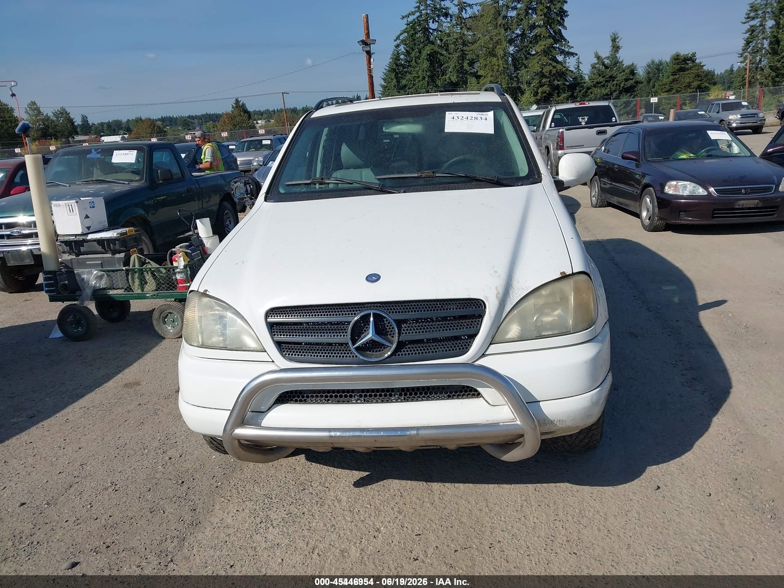 2000 Mercedes-benz Ml 430   White vin: 4JGAB72E0YA150613