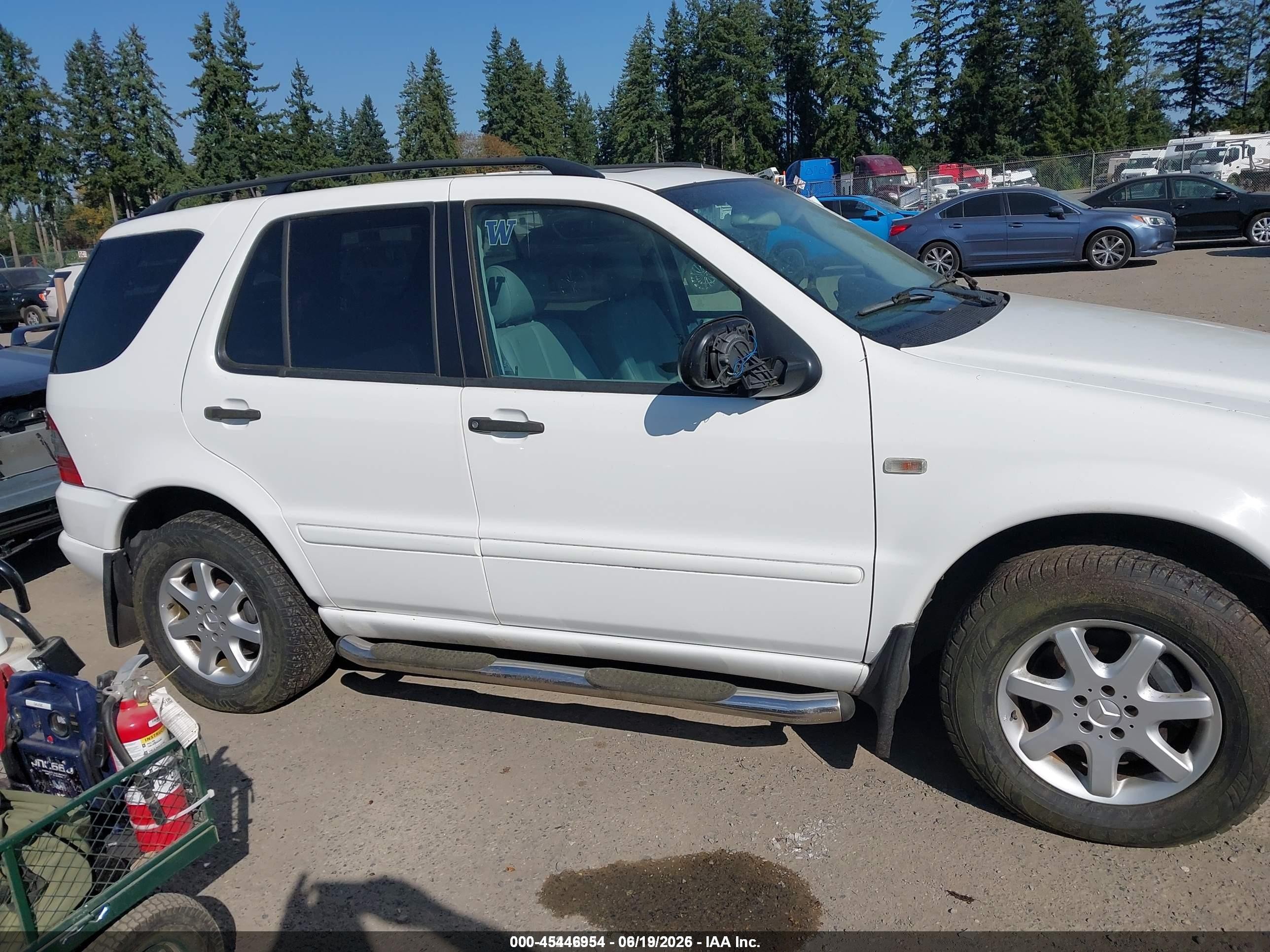 2000 Mercedes-benz Ml 430   White vin: 4JGAB72E0YA150613