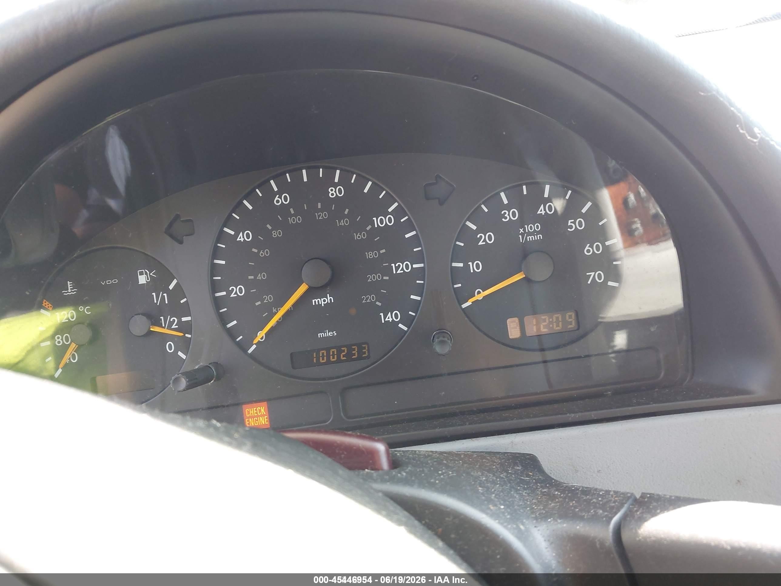 2000 Mercedes-benz Ml 430   White vin: 4JGAB72E0YA150613