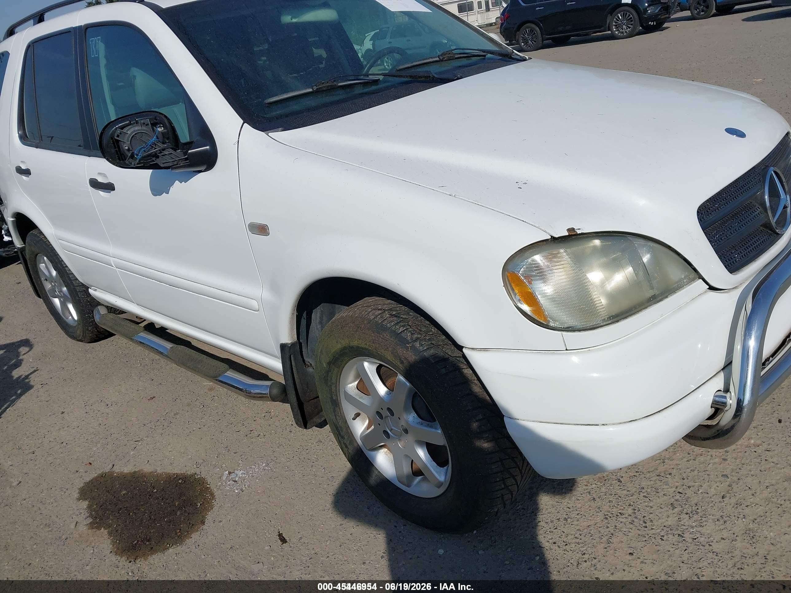 2000 Mercedes-benz Ml 430   White vin: 4JGAB72E0YA150613