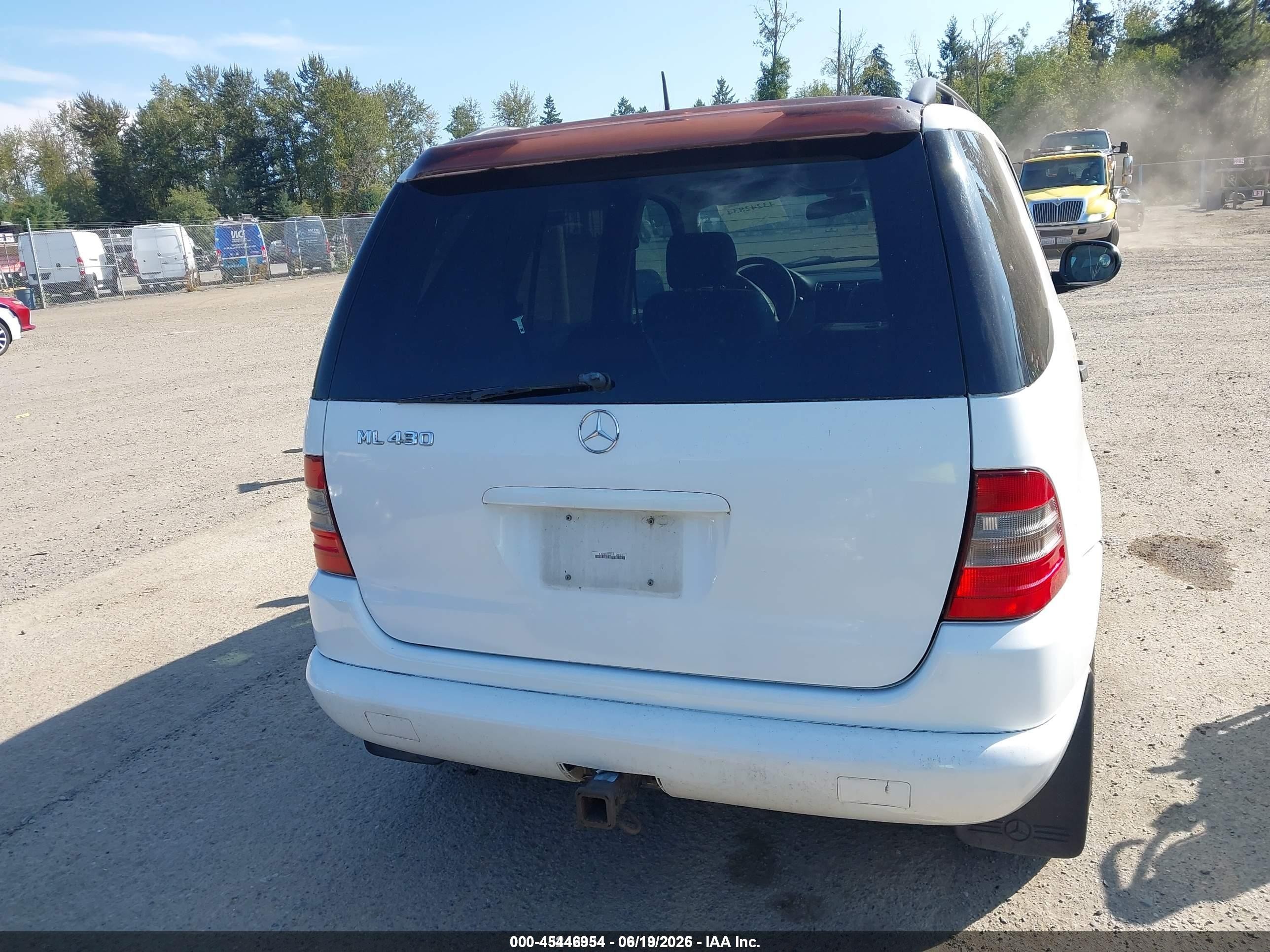 2000 Mercedes-benz Ml 430   White vin: 4JGAB72E0YA150613