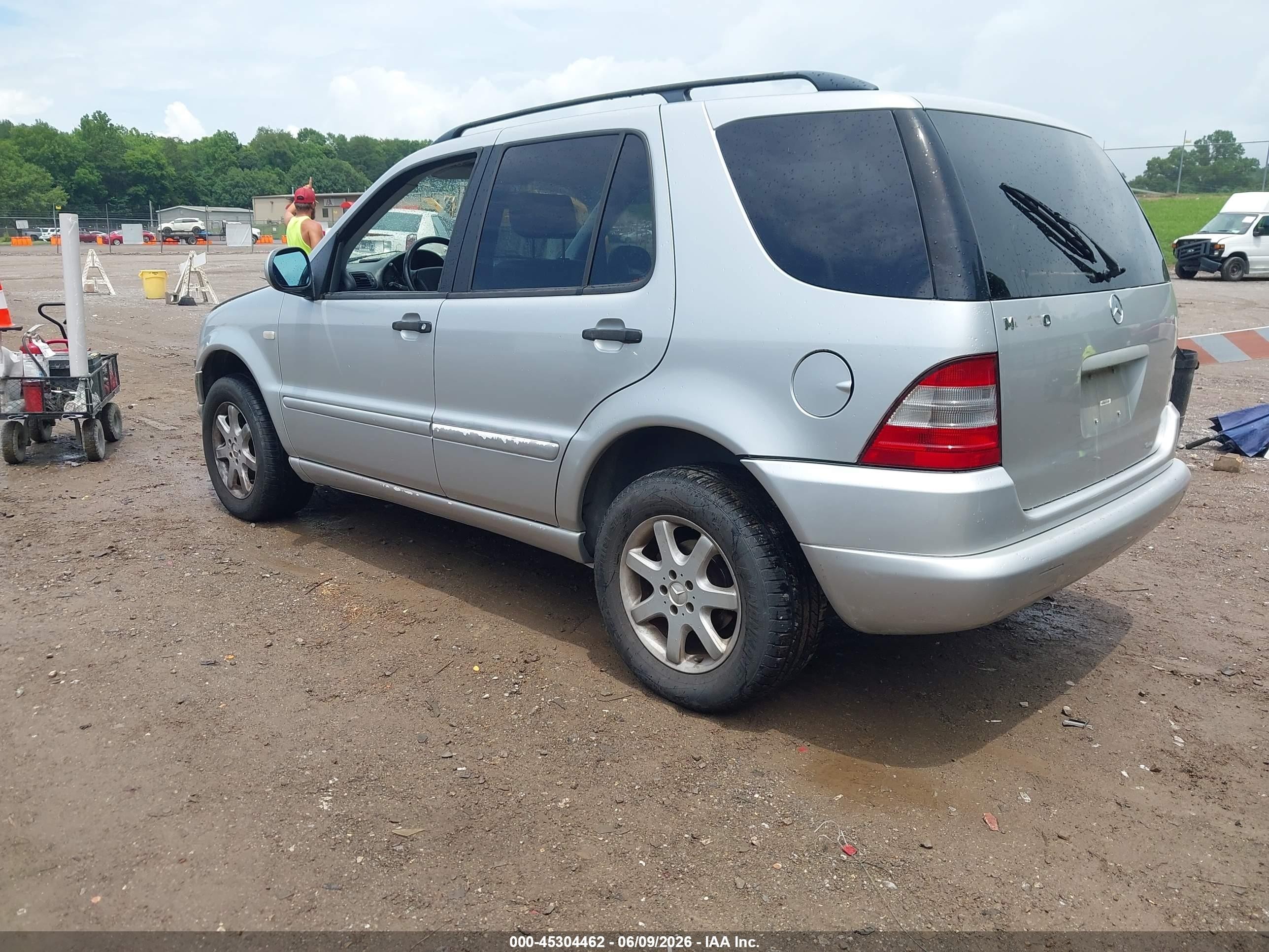 1999 Mercedes-benz Ml 430   Silver vin: 4JGAB72E1XA077136