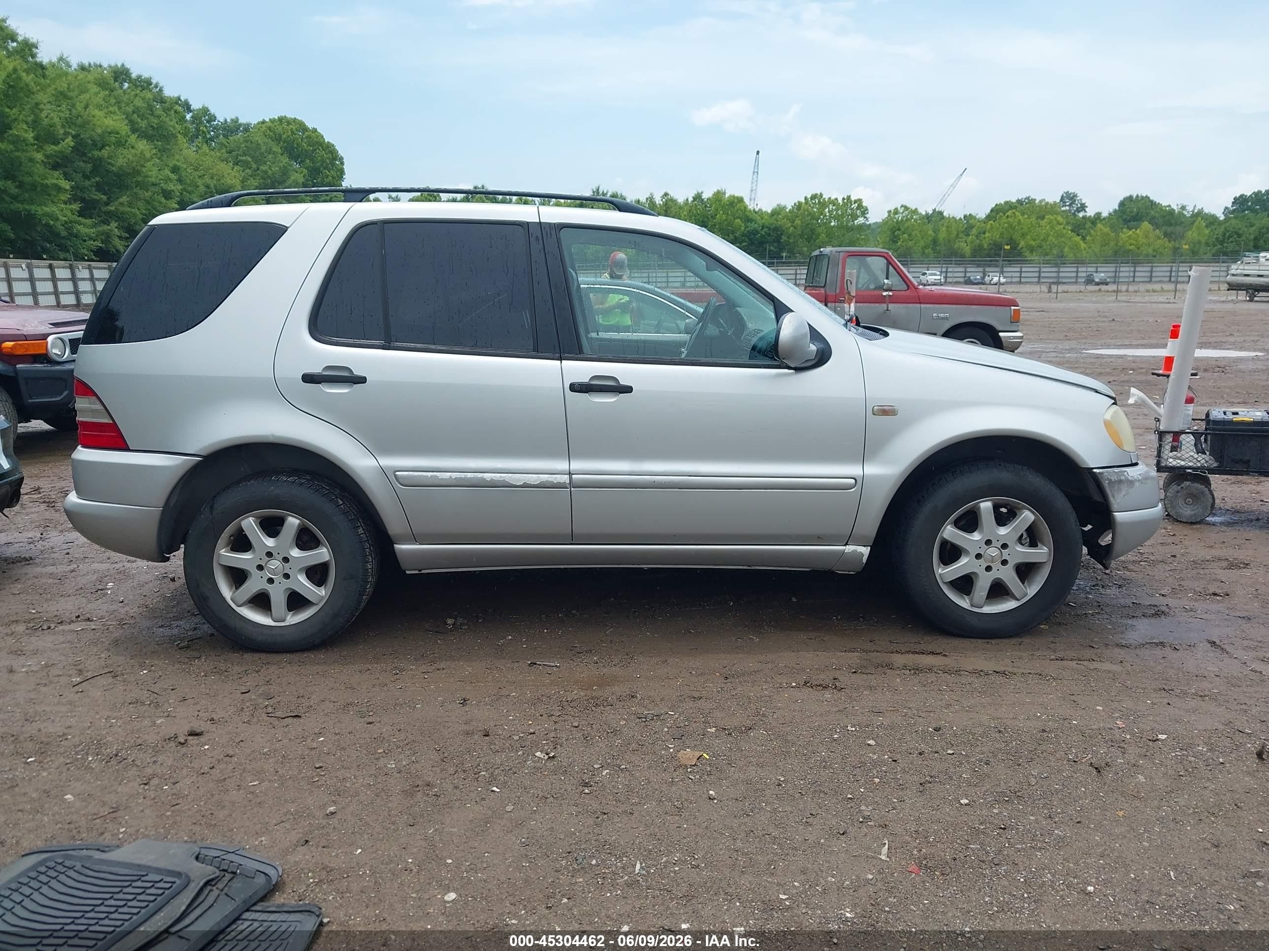 1999 Mercedes-benz Ml 430   Silver vin: 4JGAB72E1XA077136