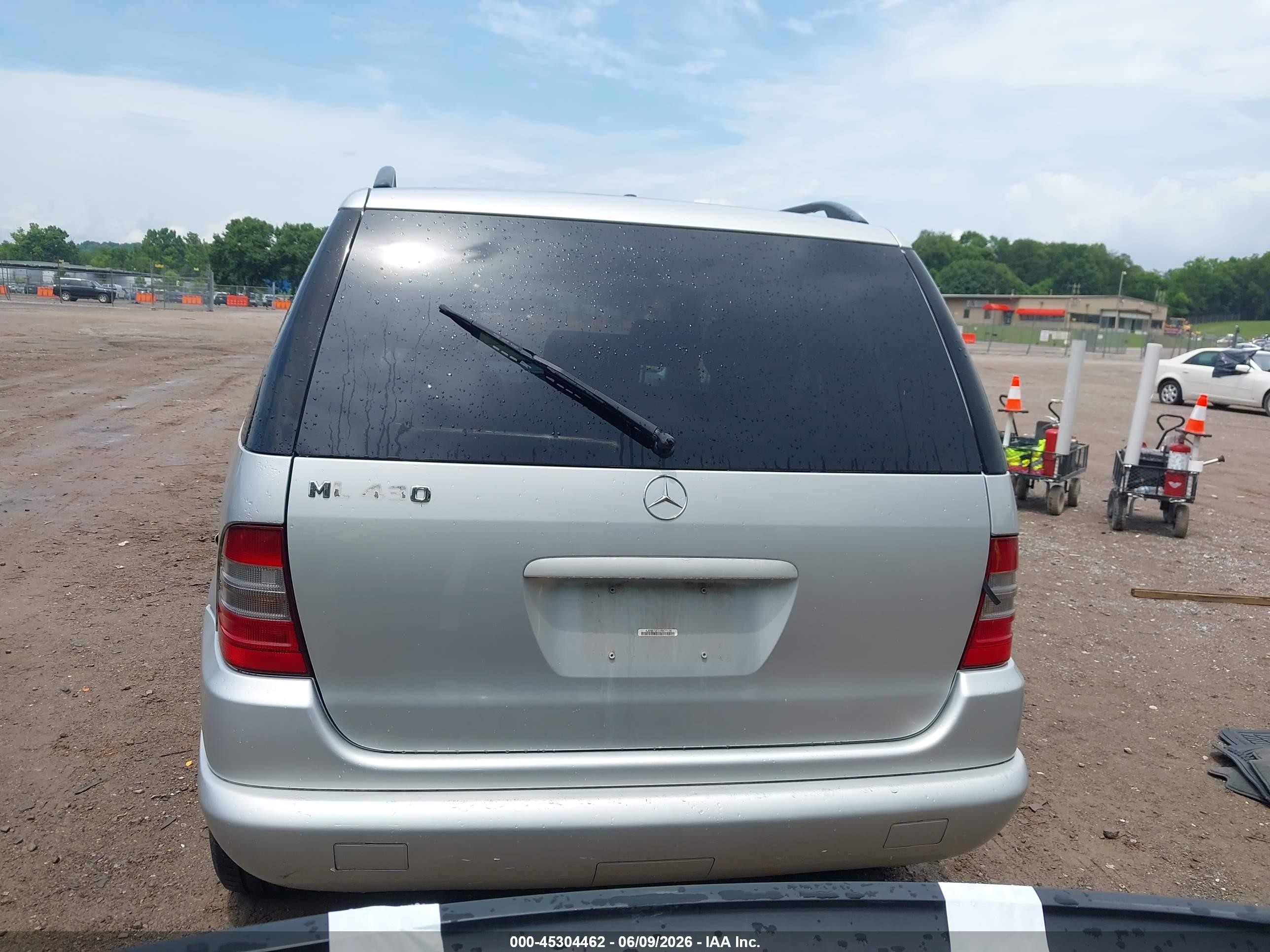 1999 Mercedes-benz Ml 430   Silver vin: 4JGAB72E1XA077136