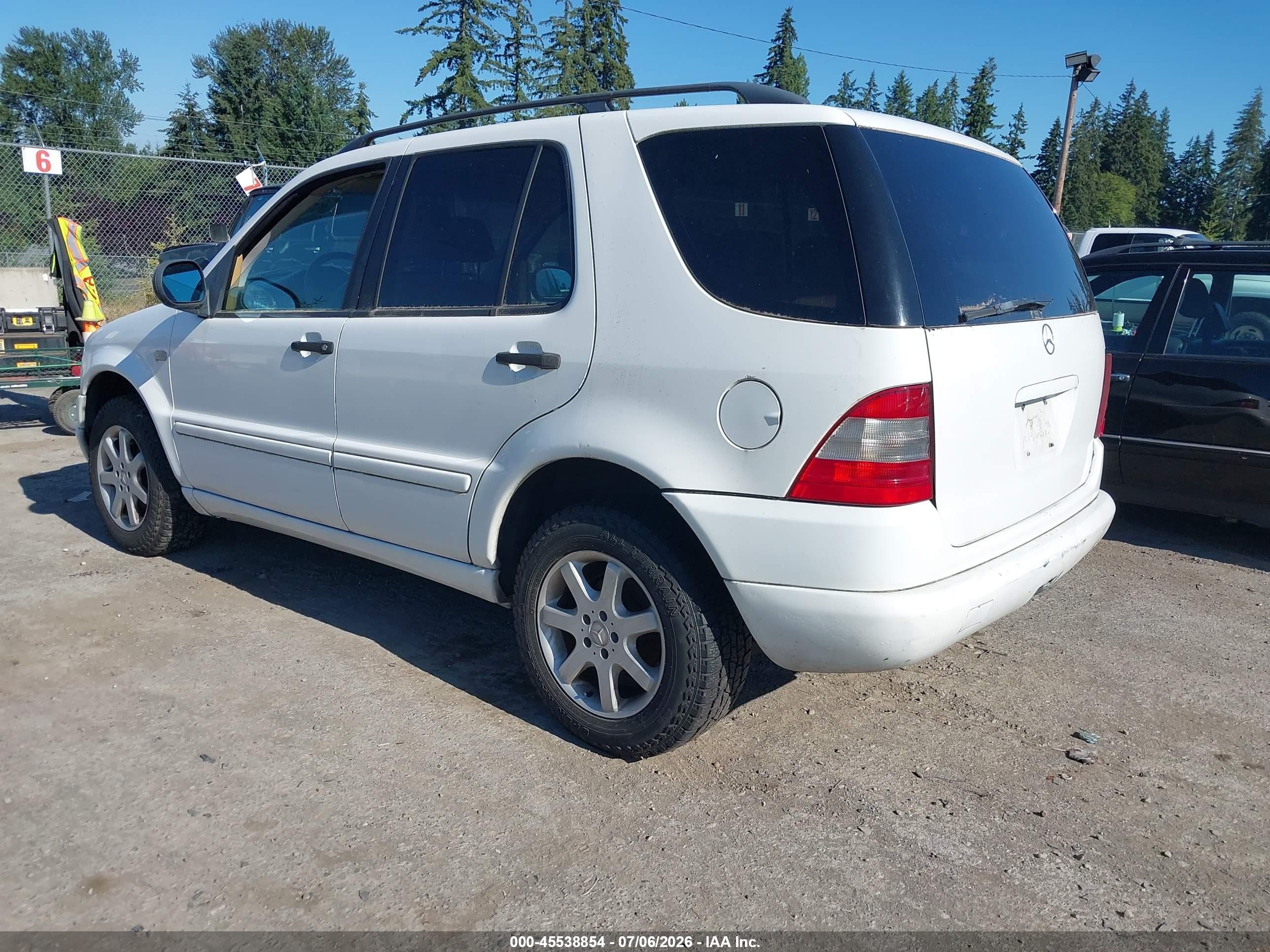 1999 Mercedes-benz Ml 430   White vin: 4JGAB72E3XA076182