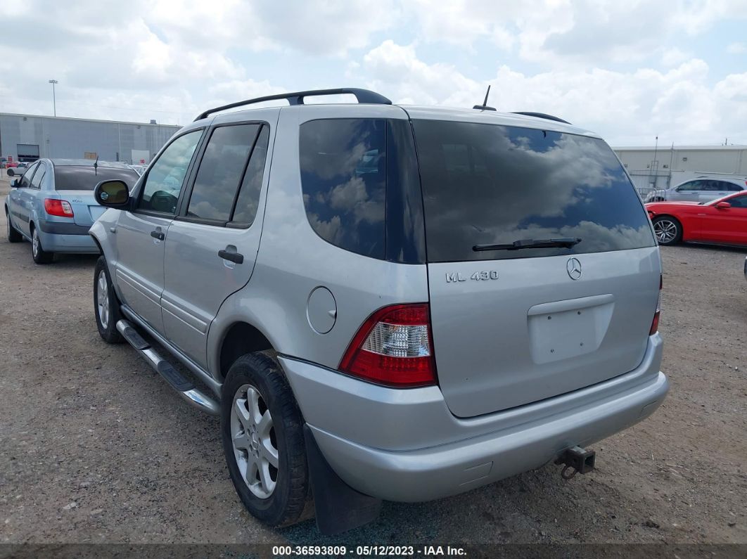 2000 Mercedes-benz M-class   Silver vin: 4JGAB72E4YA146306