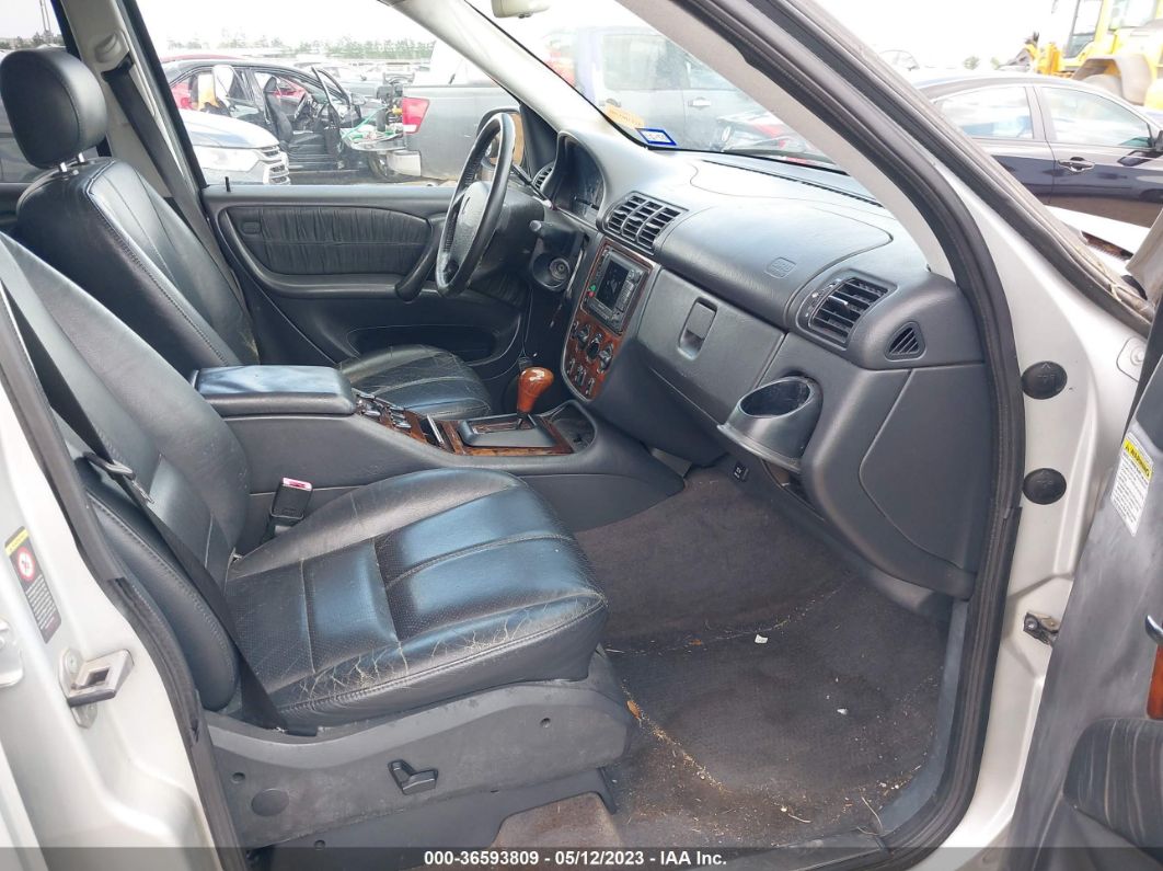 2000 Mercedes-benz M-class   Silver vin: 4JGAB72E4YA146306