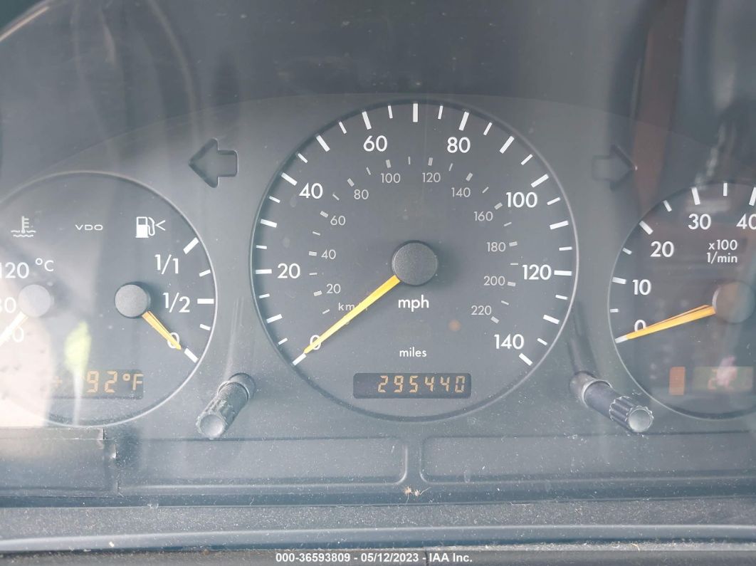 2000 Mercedes-benz M-class   Silver vin: 4JGAB72E4YA146306