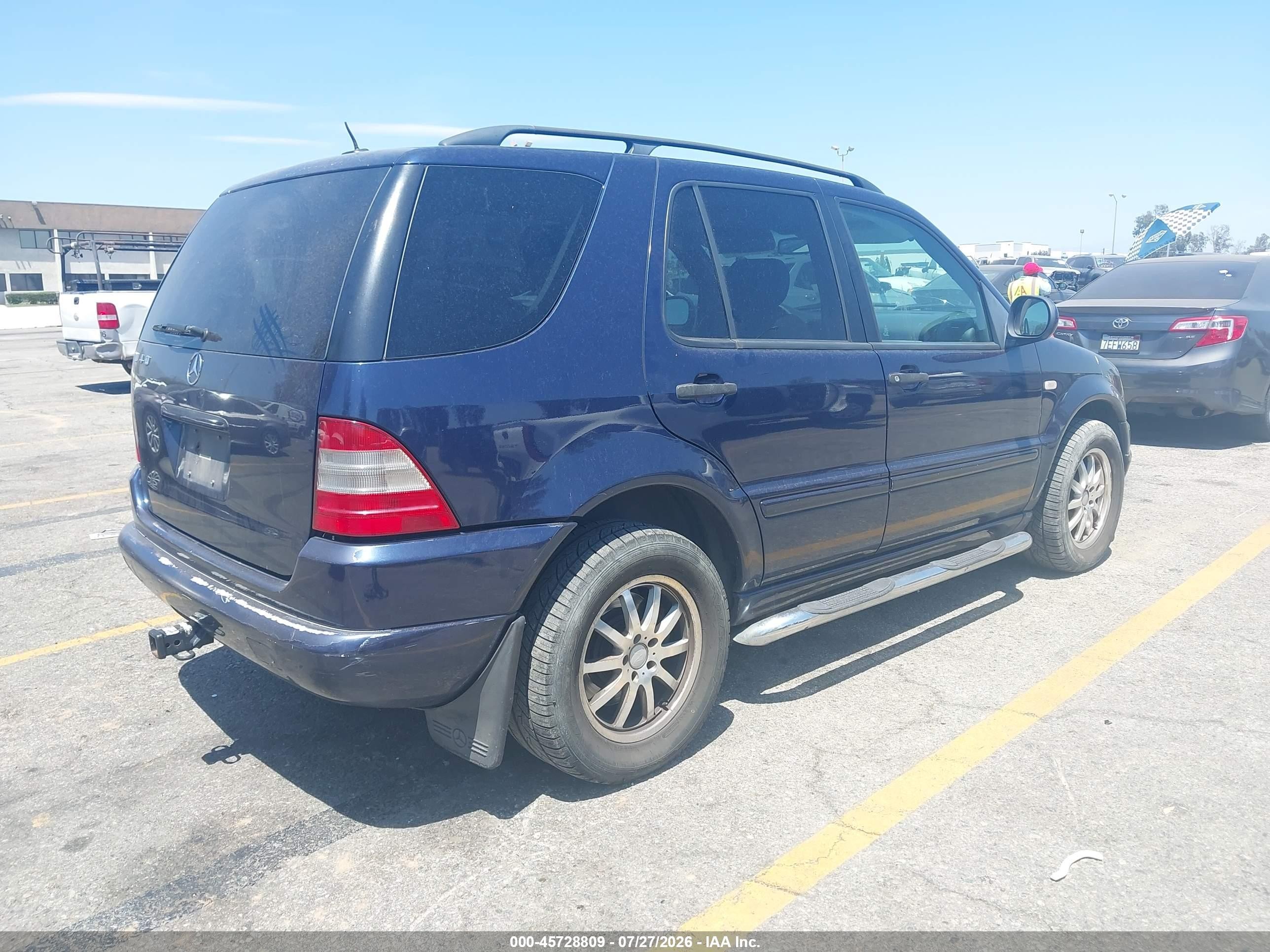 2000 Mercedes-benz Ml 430   Blue vin: 4JGAB72E5YA202771