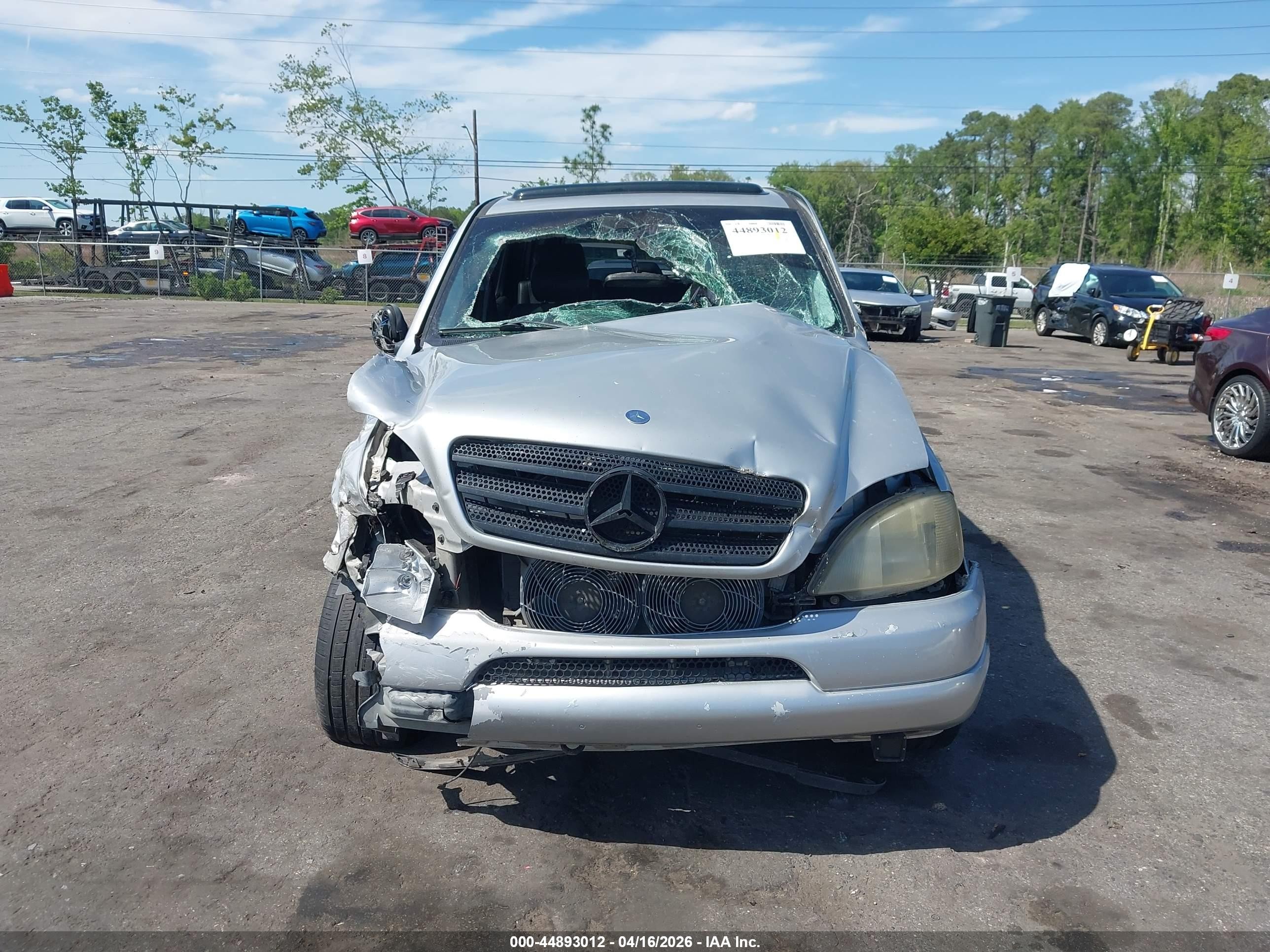 1999 Mercedes-benz Ml 430   Серебряный vin: 4JGAB72E6XA091405