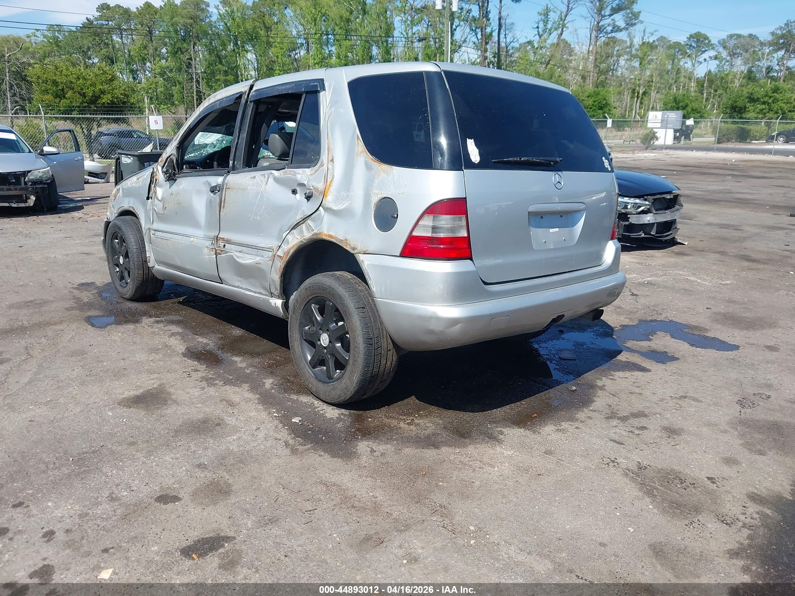 1999 Mercedes-benz Ml 430   Серебряный vin: 4JGAB72E6XA091405