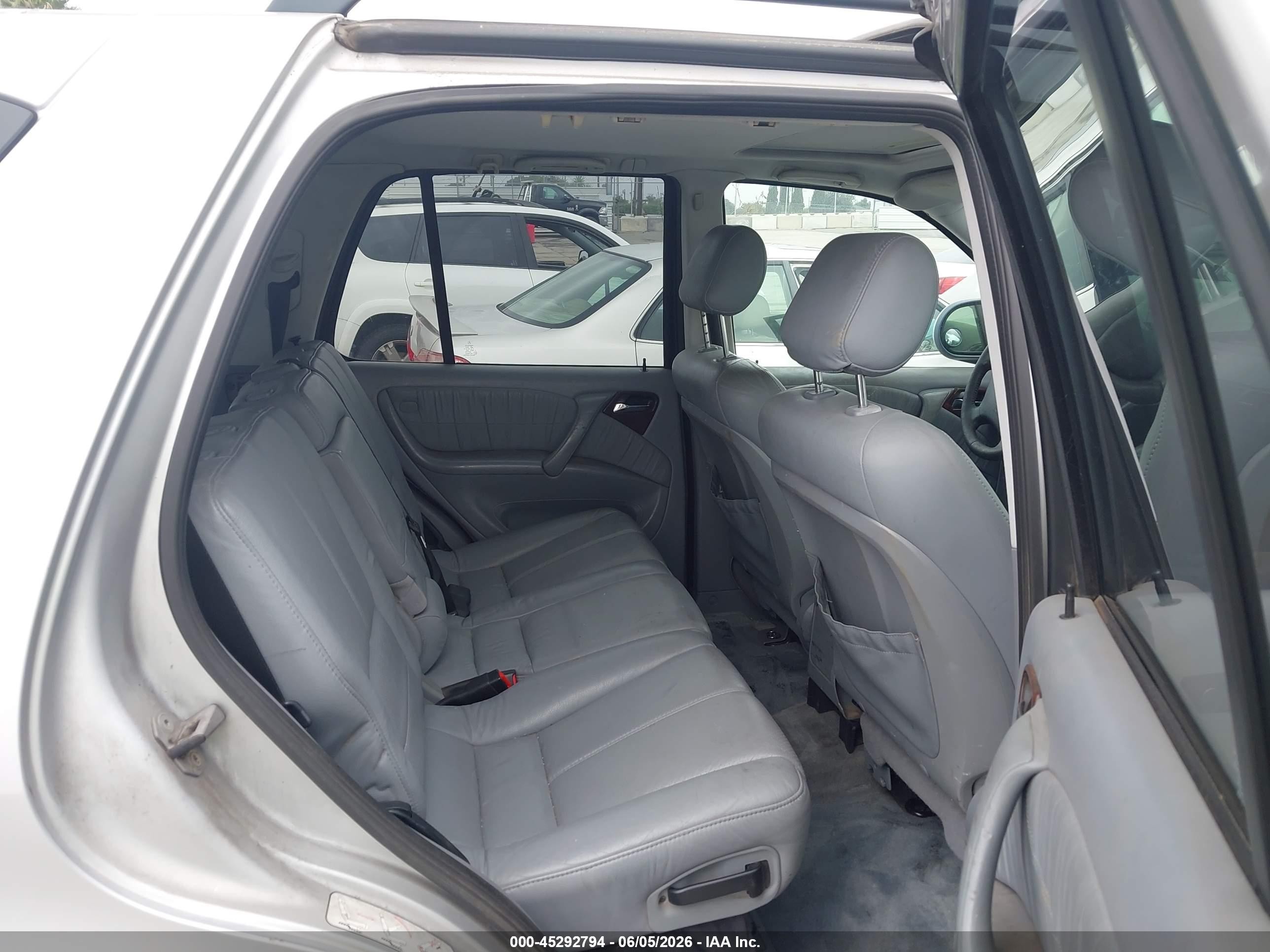 2001 Mercedes-benz Ml 430 Серебряный vin: 4JGAB72E81A235754