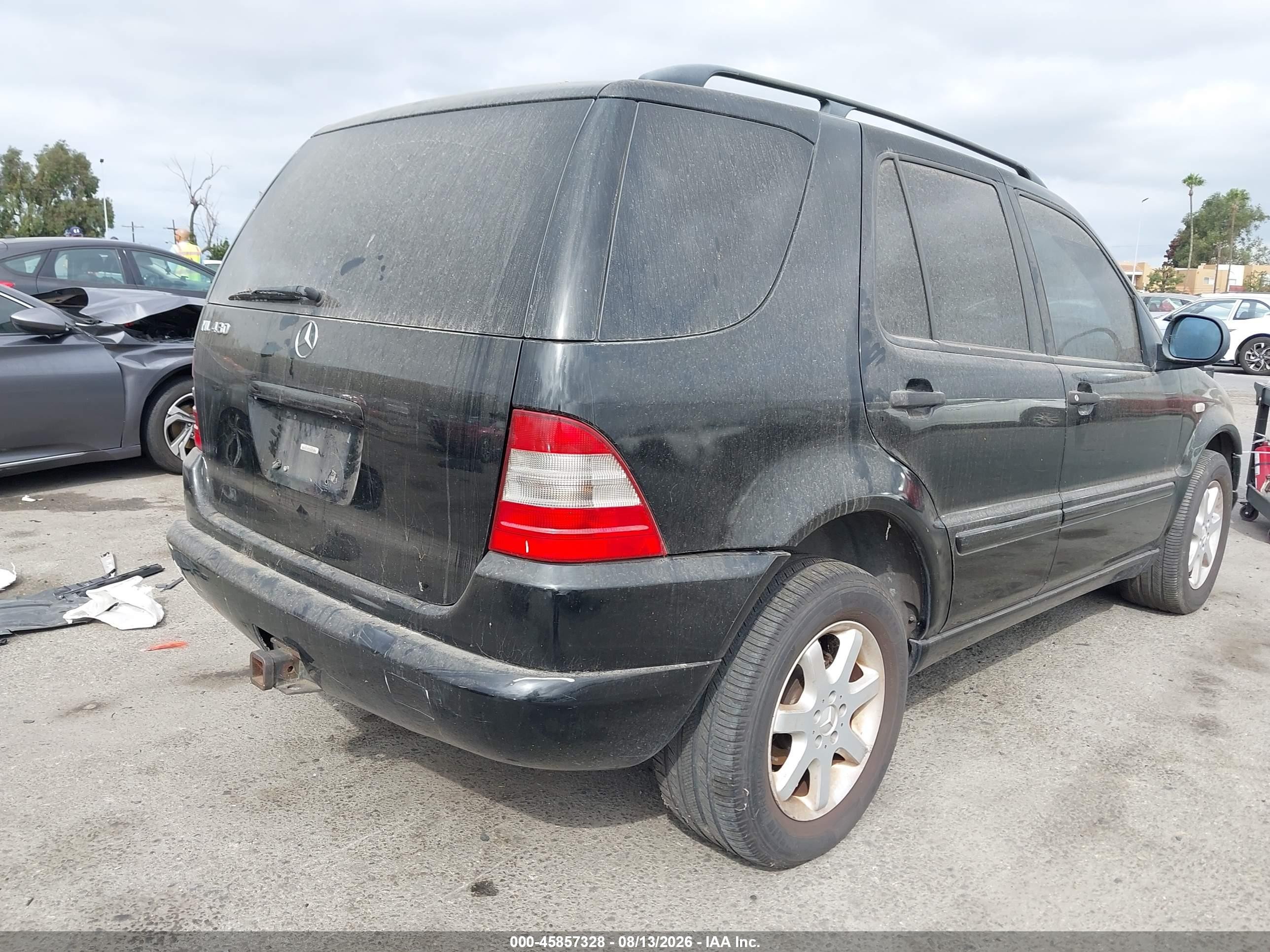 1999 Mercedes-benz Ml 430   Black vin: 4JGAB72E8XA084729