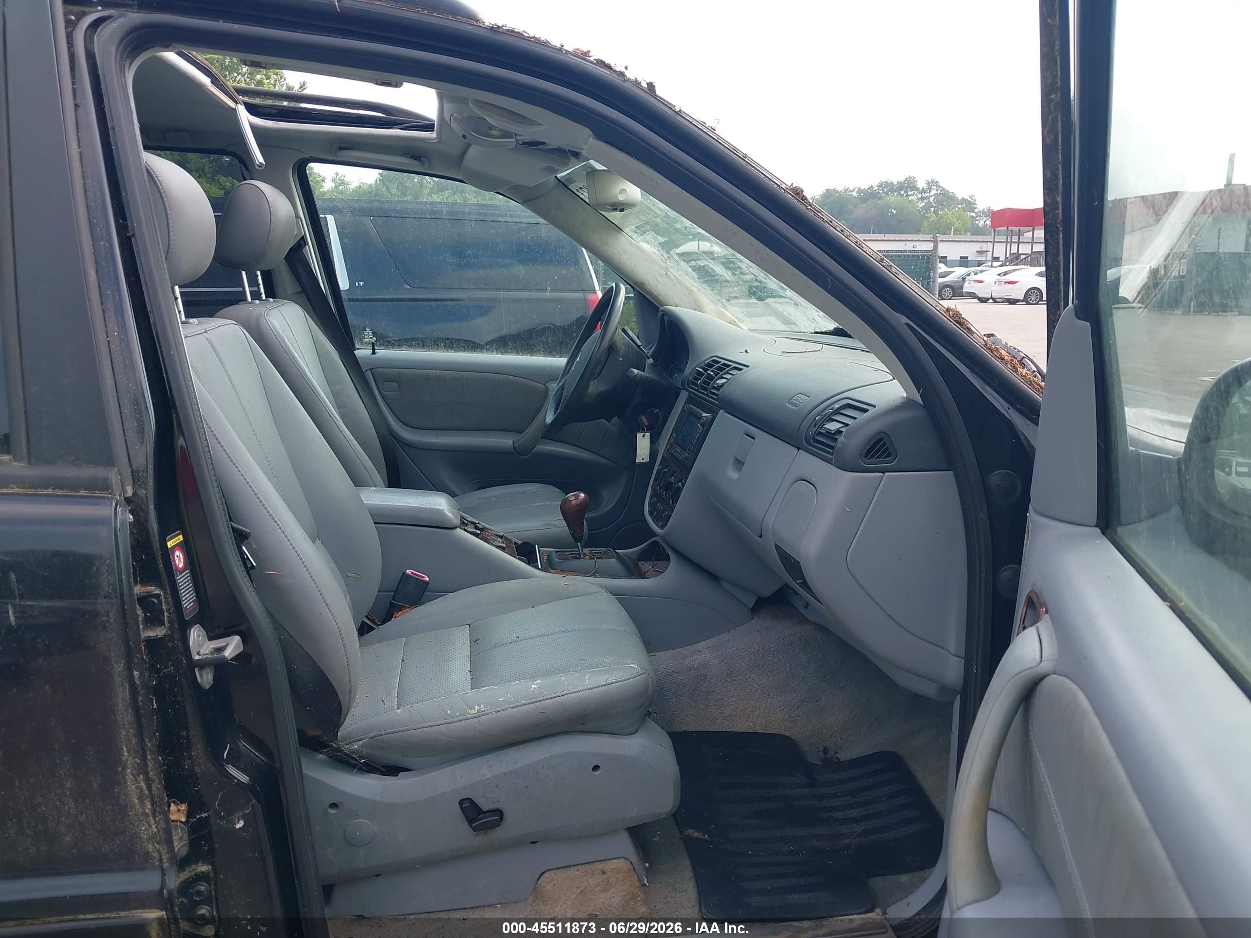 2000 Mercedes-benz Ml 430   Black vin: 4JGAB72E8YA193497