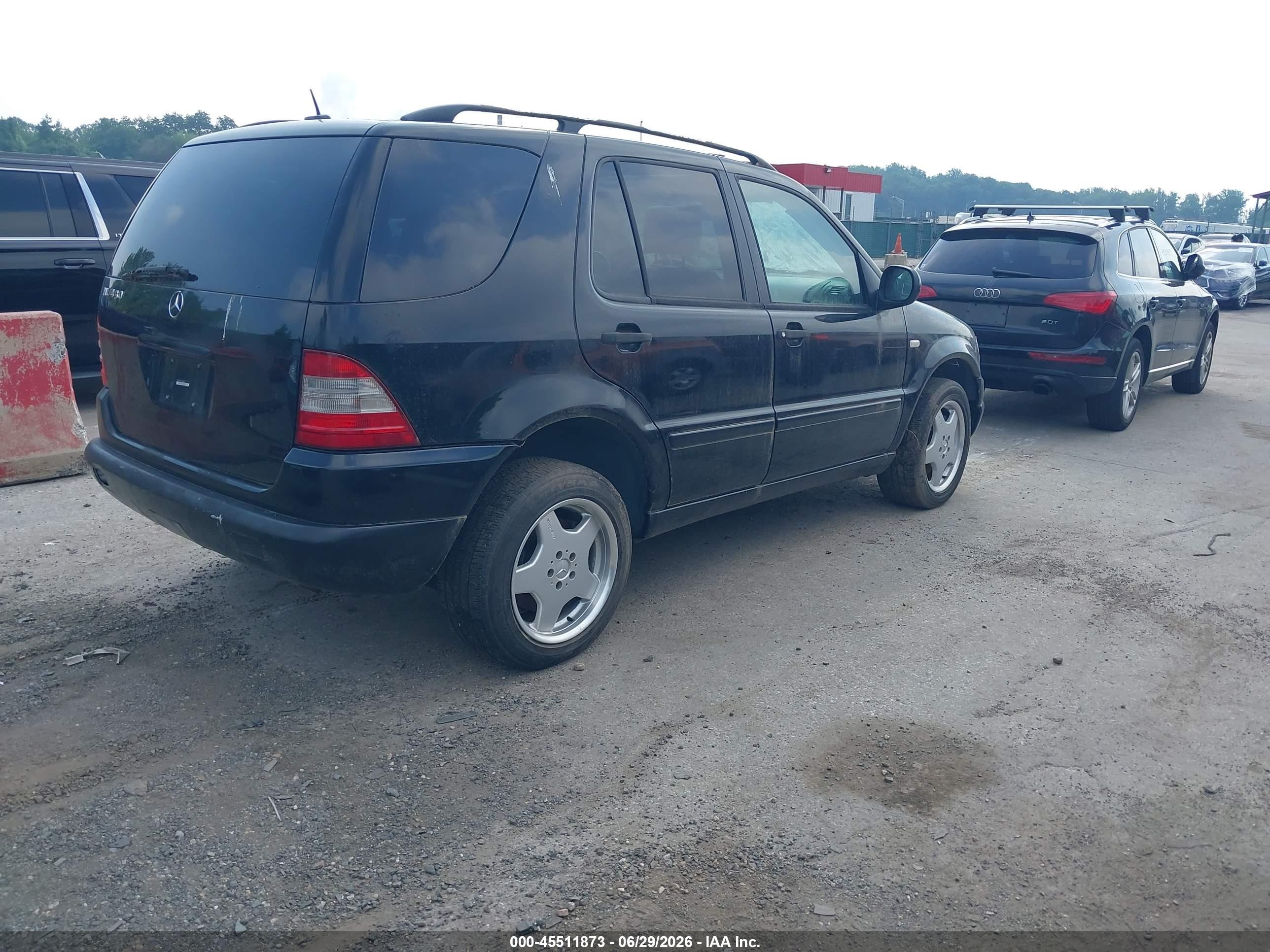 2000 Mercedes-benz Ml 430   Black vin: 4JGAB72E8YA193497