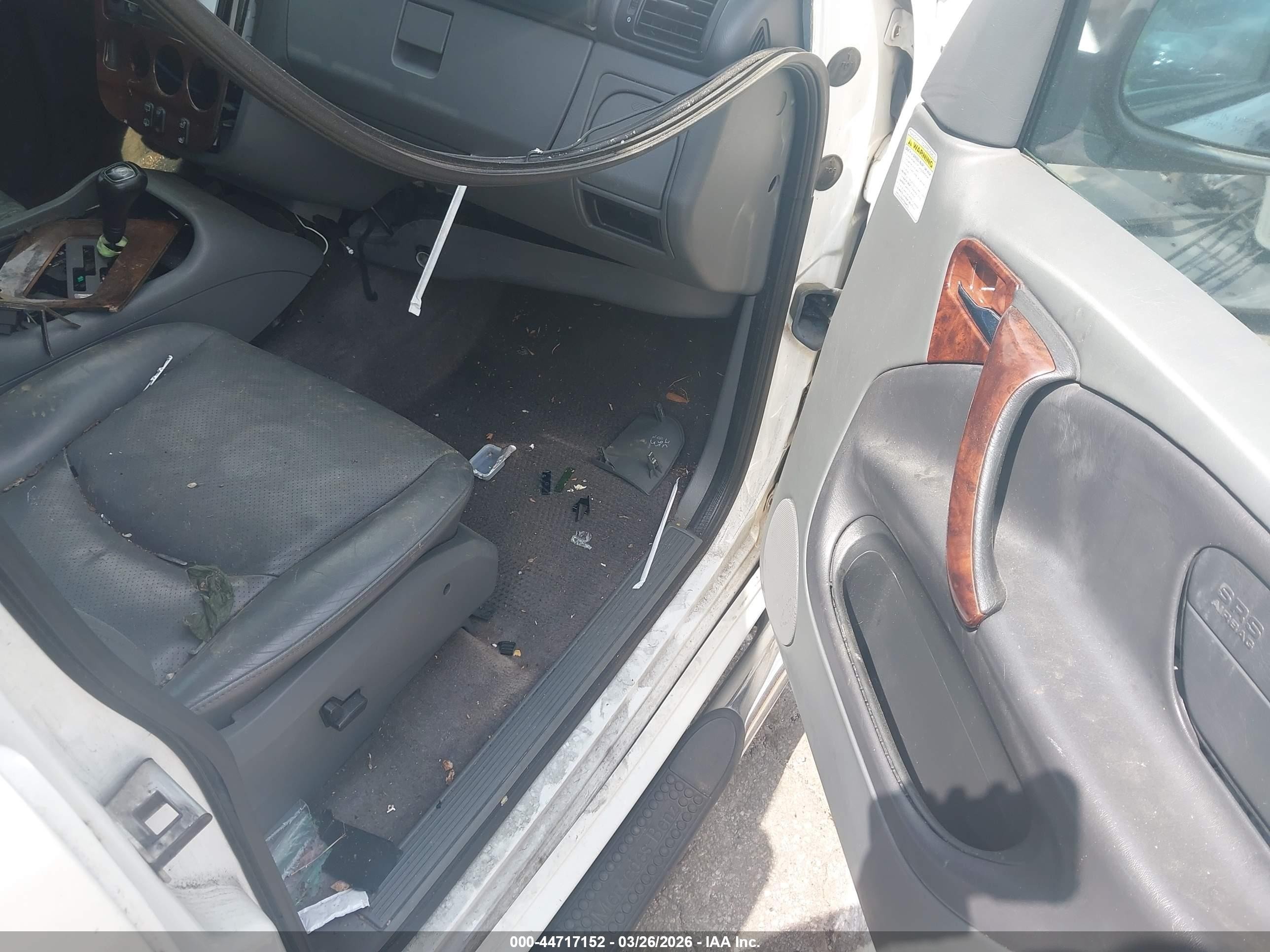 1999 Mercedes-benz Ml 430   White vin: 4JGAB72E9XA074260