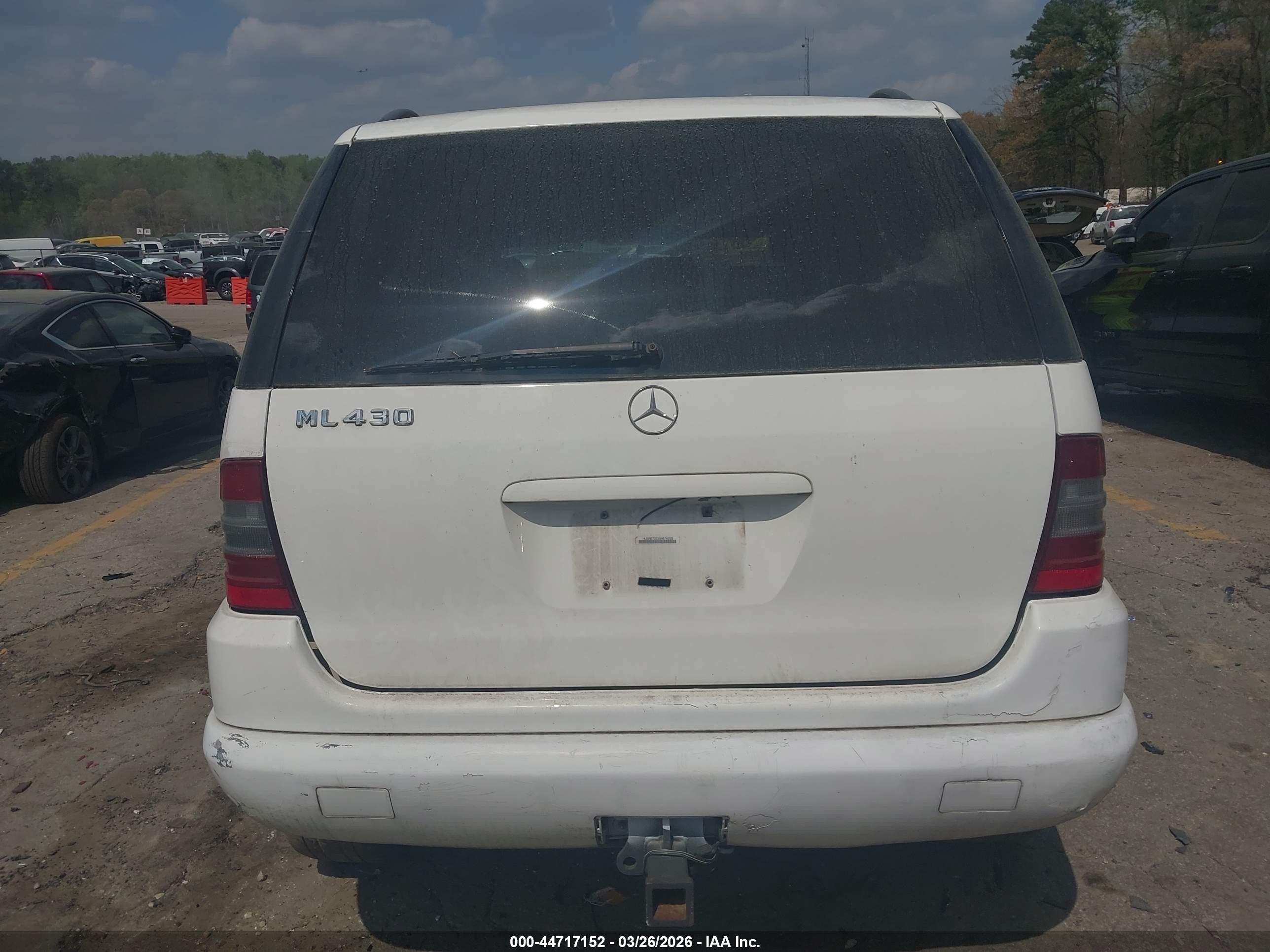 1999 Mercedes-benz Ml 430   White vin: 4JGAB72E9XA074260
