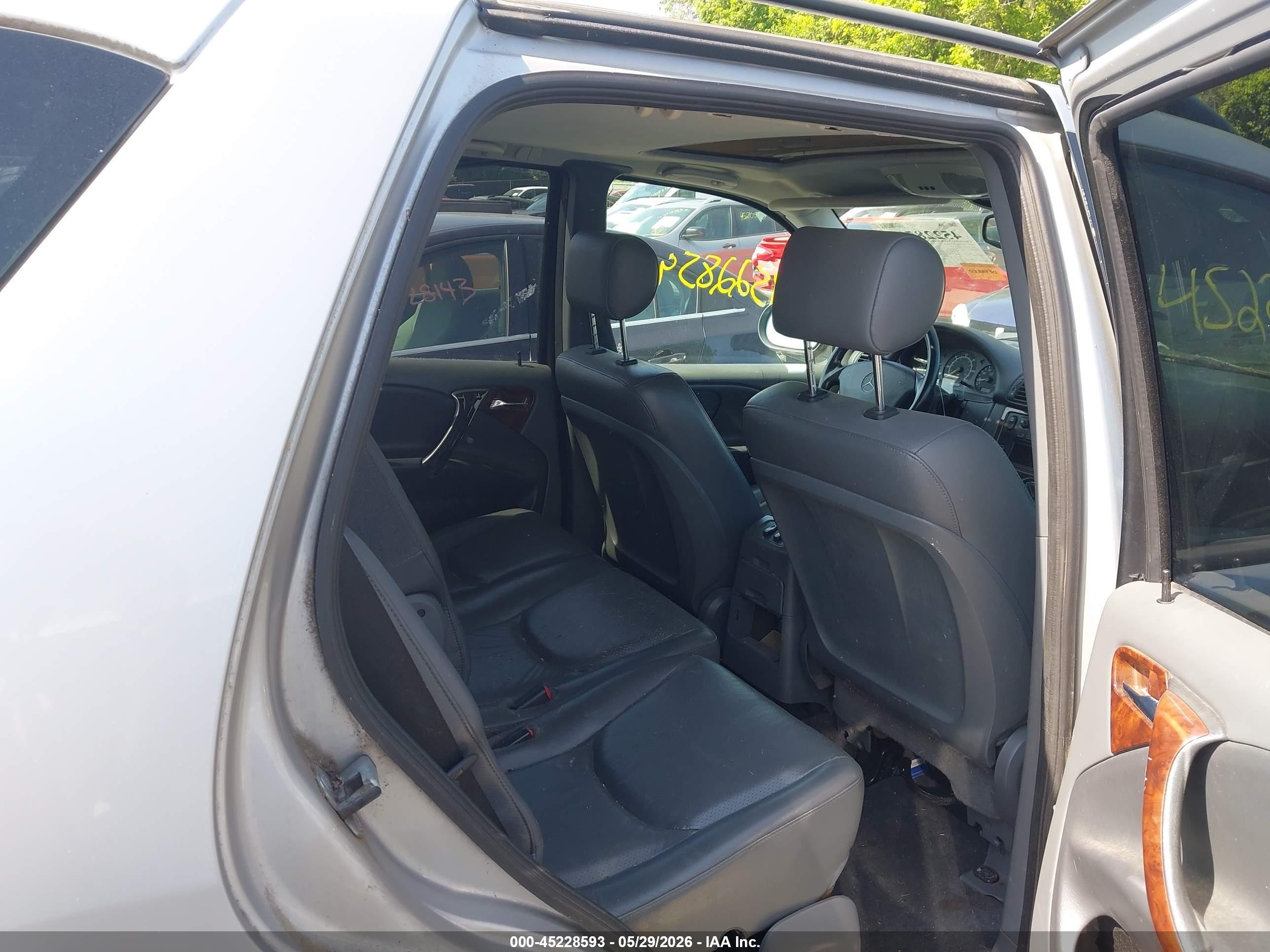 1999 Mercedes-benz Ml 430   Серебряный vin: 4JGAB72EXXA078849