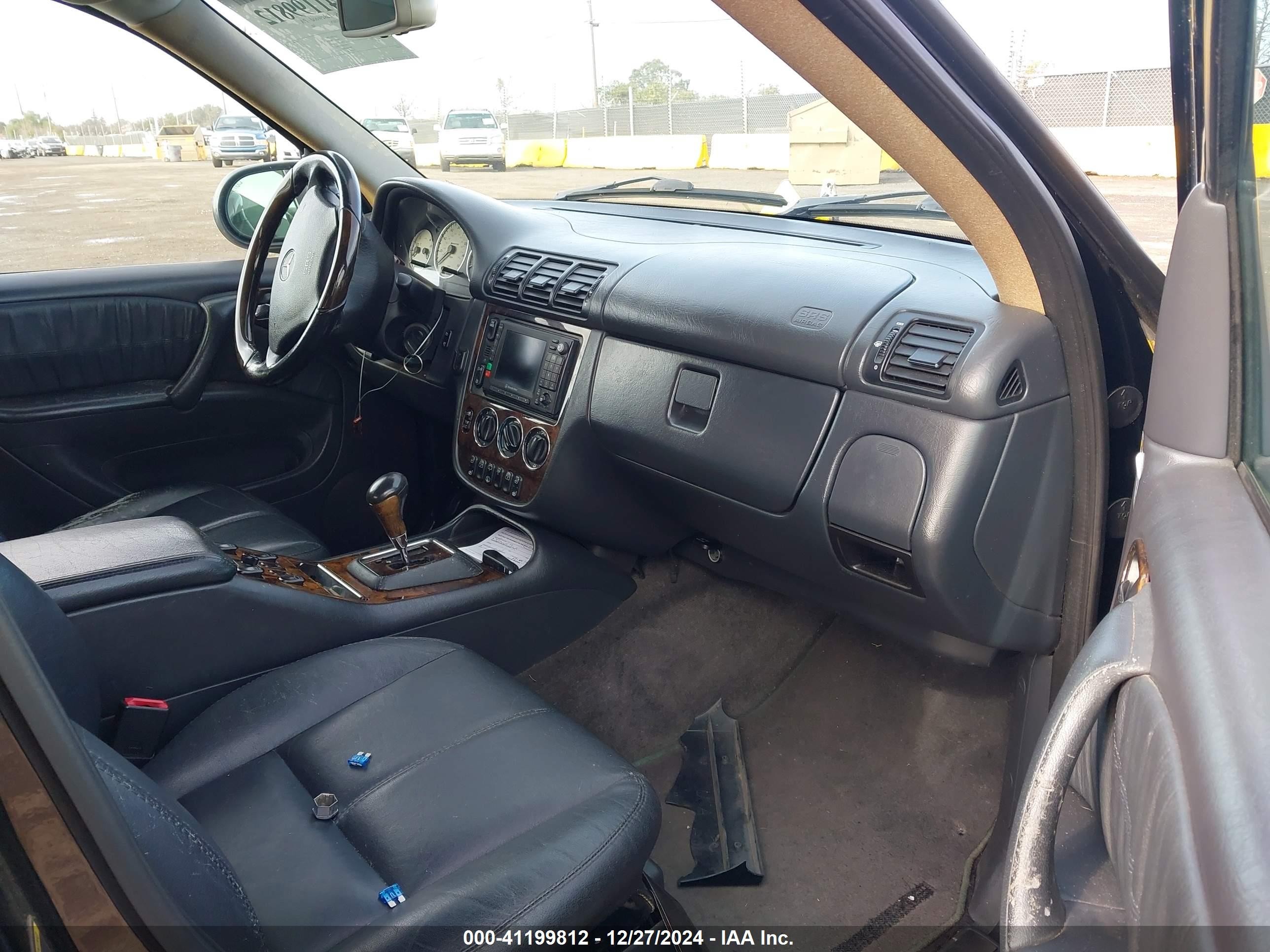 2000 Mercedes-benz Ml 55 Amg   Black vin: 4JGAB74E3YA186258