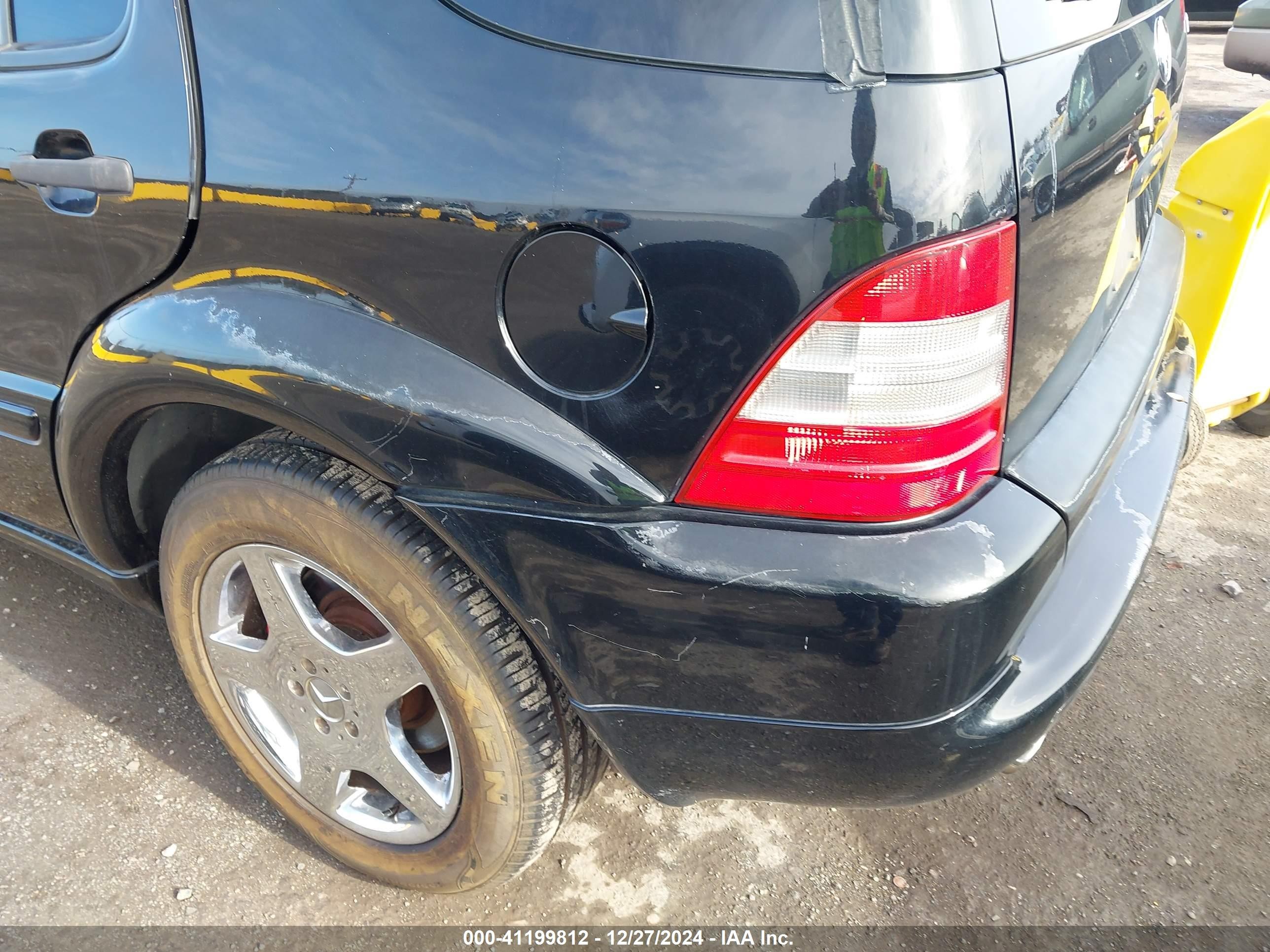 2000 Mercedes-benz Ml 55 Amg   Black vin: 4JGAB74E3YA186258
