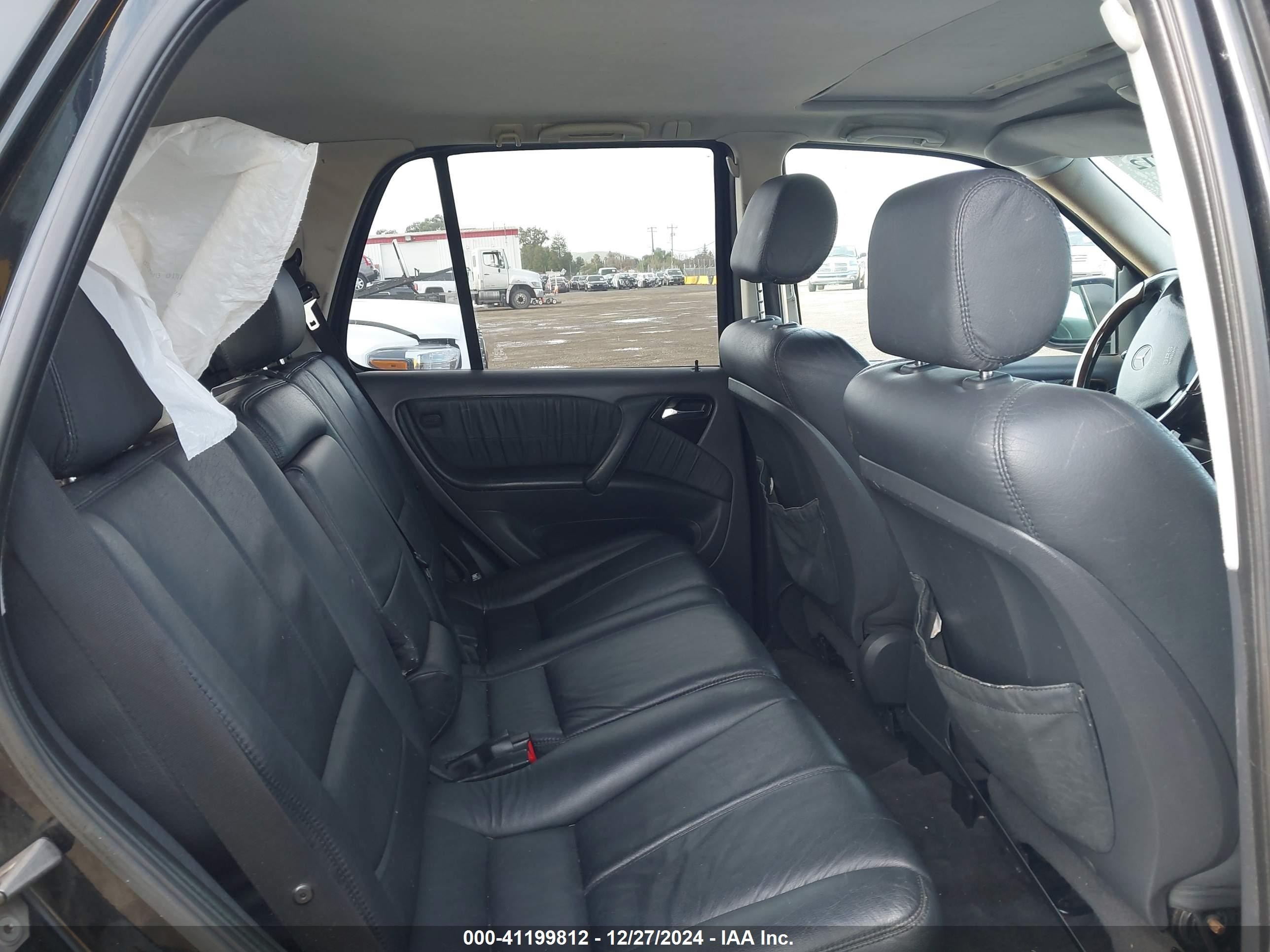 2000 Mercedes-benz Ml 55 Amg   Black vin: 4JGAB74E3YA186258
