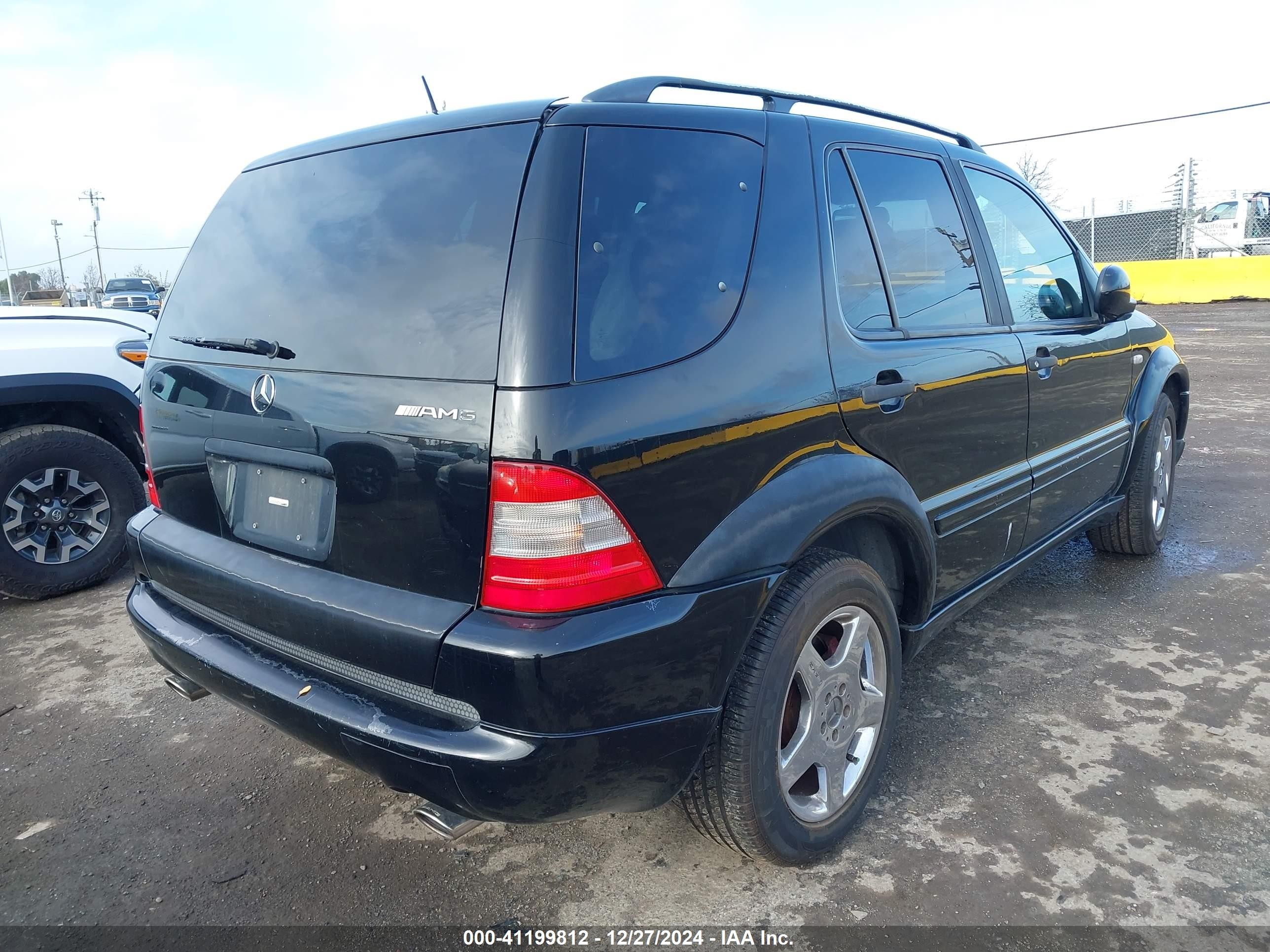 2000 Mercedes-benz Ml 55 Amg   Black vin: 4JGAB74E3YA186258