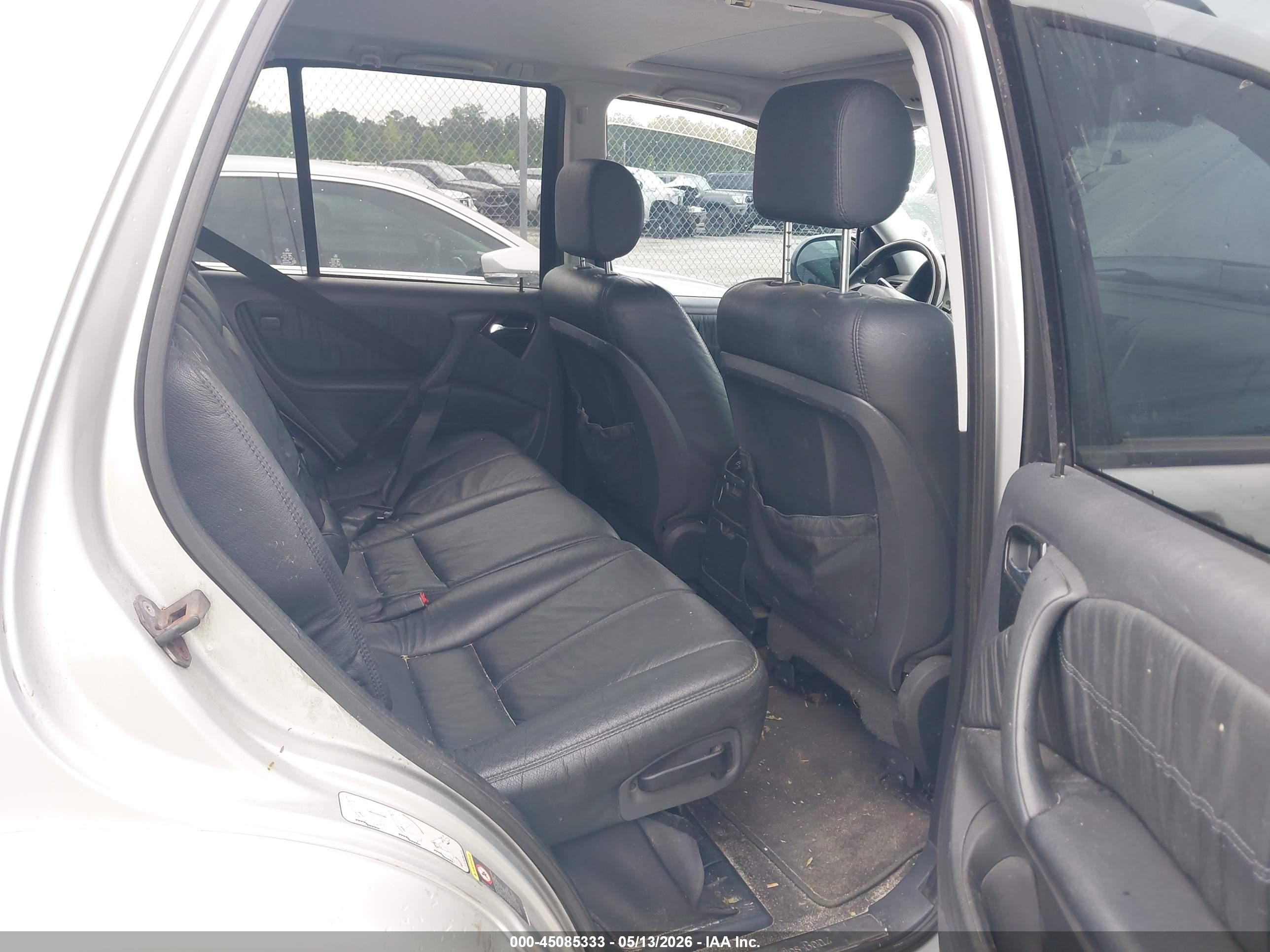 2001 Mercedes-benz Ml 55 Amg   Silver vin: 4JGAB74E81A261624