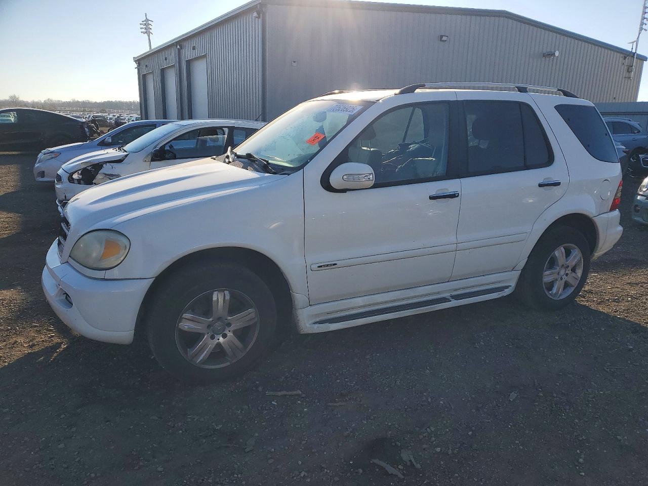 4JGAB75E35A541701