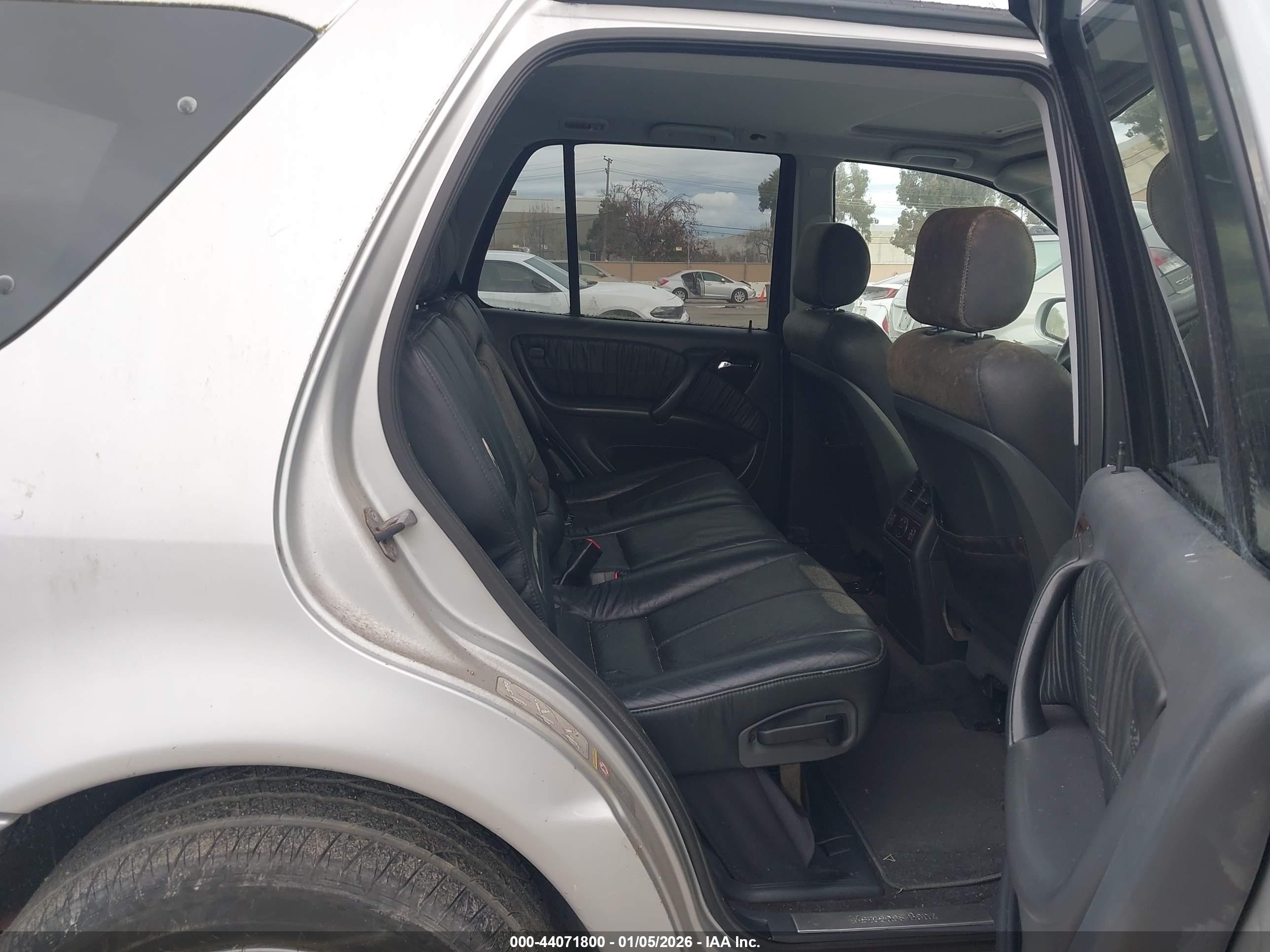 2002 Mercedes-benz Ml 500   Silver vin: 4JGAB75E42A299724