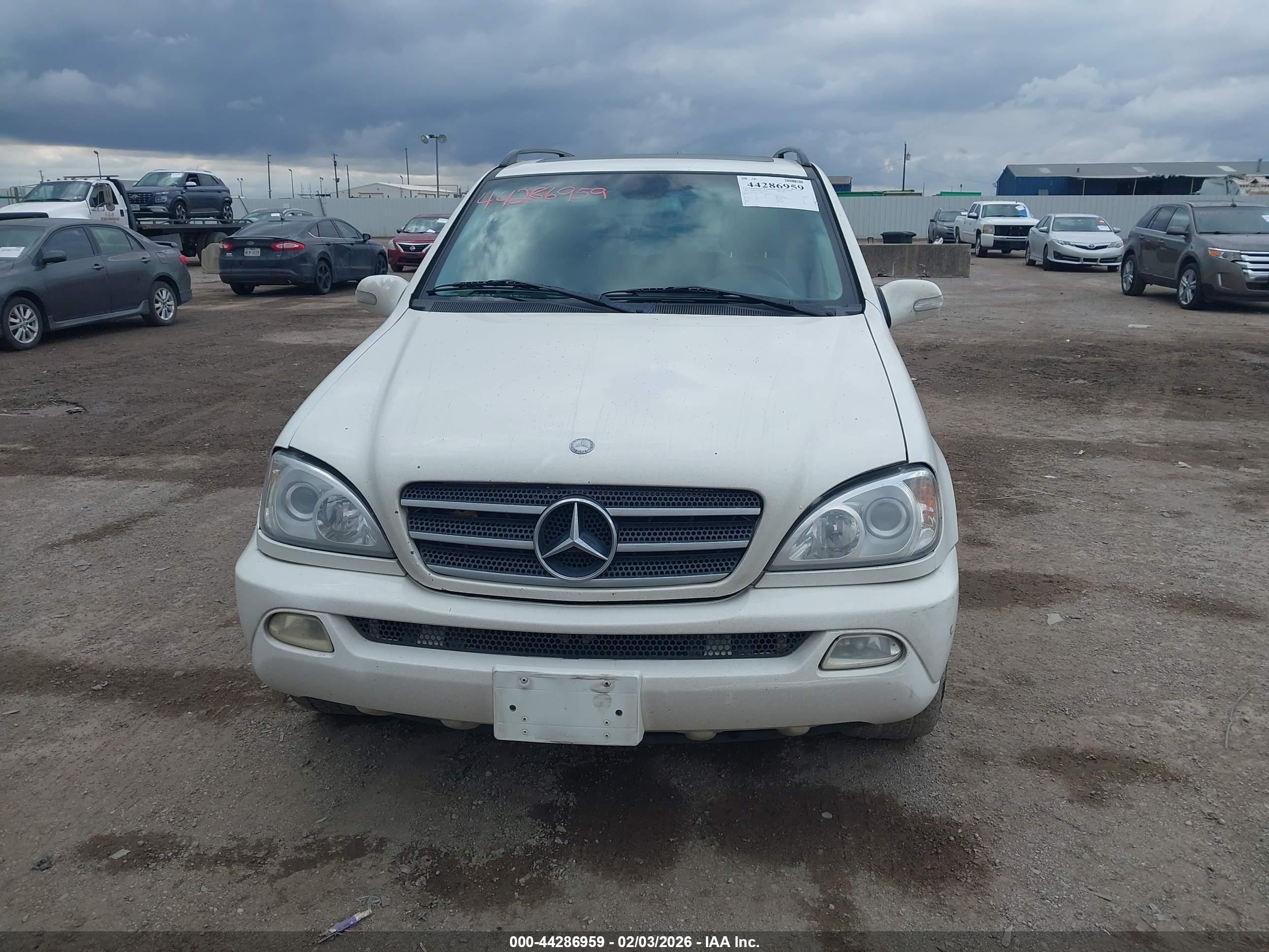 2005 Mercedes-benz Ml 500 4matic White vin: 4JGAB75E75A527879