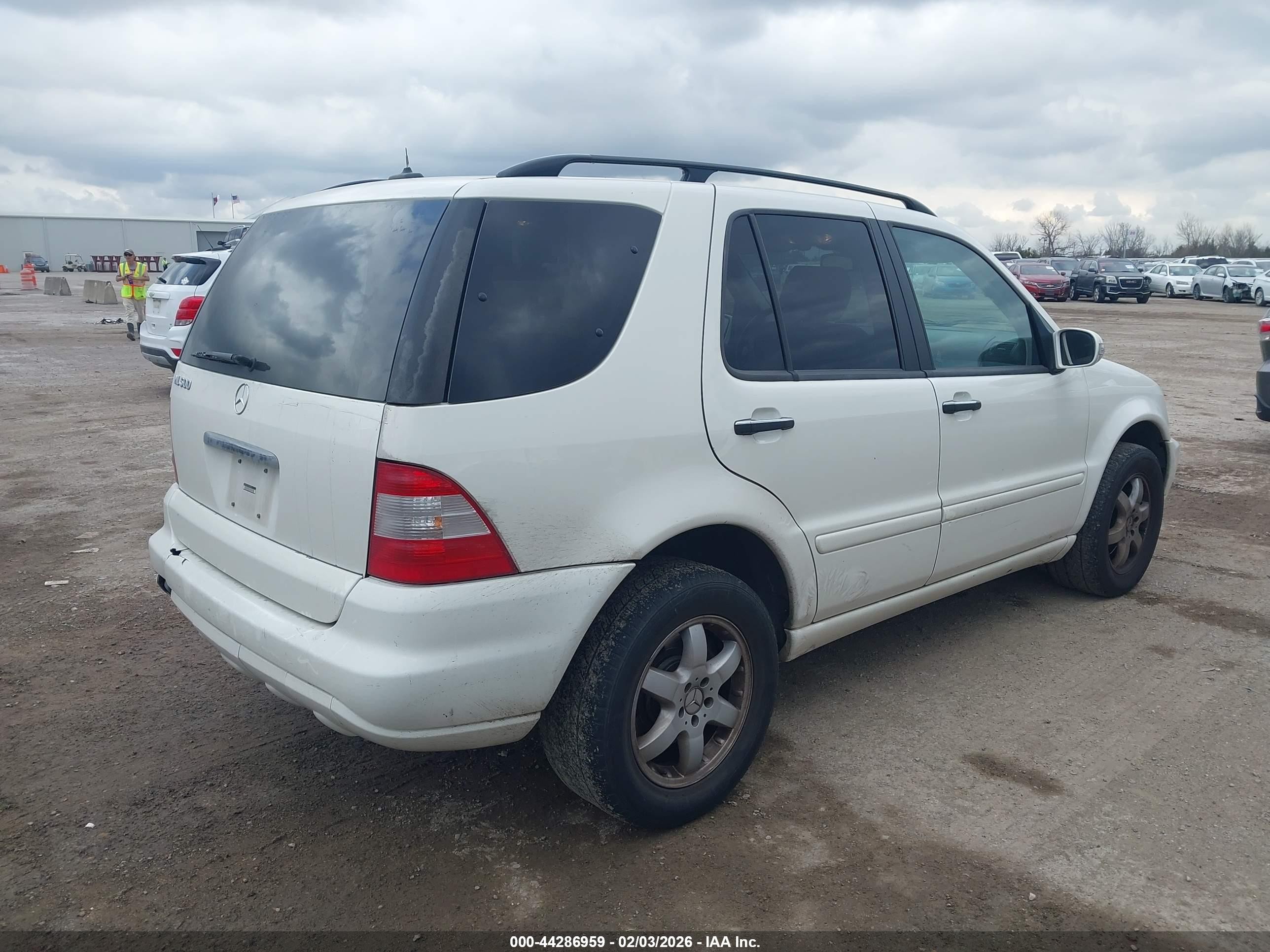 2005 Mercedes-benz Ml 500 4matic White vin: 4JGAB75E75A527879