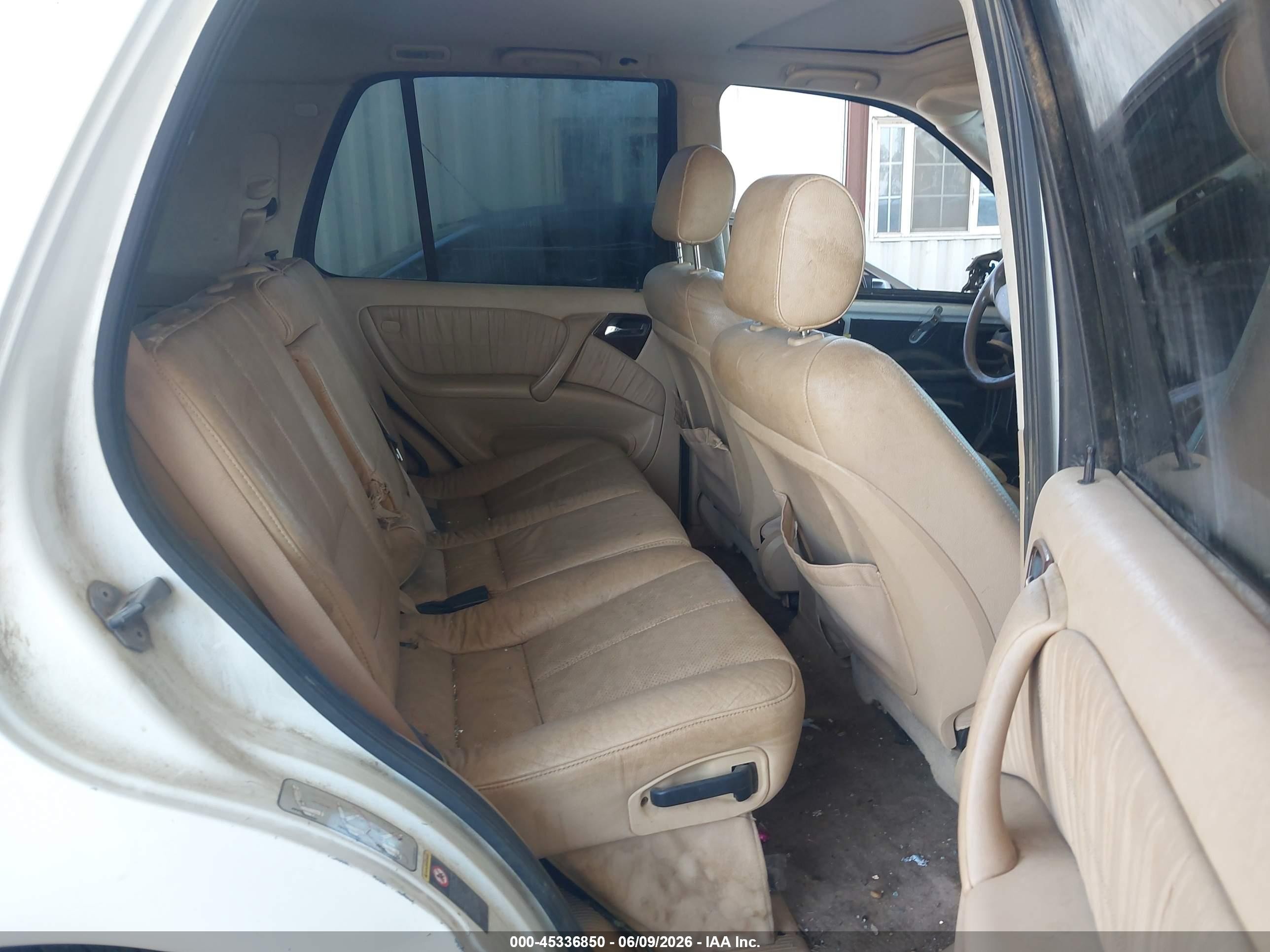 2002 Mercedes-benz Ml 500   White vin: 4JGAB75EX2A302271