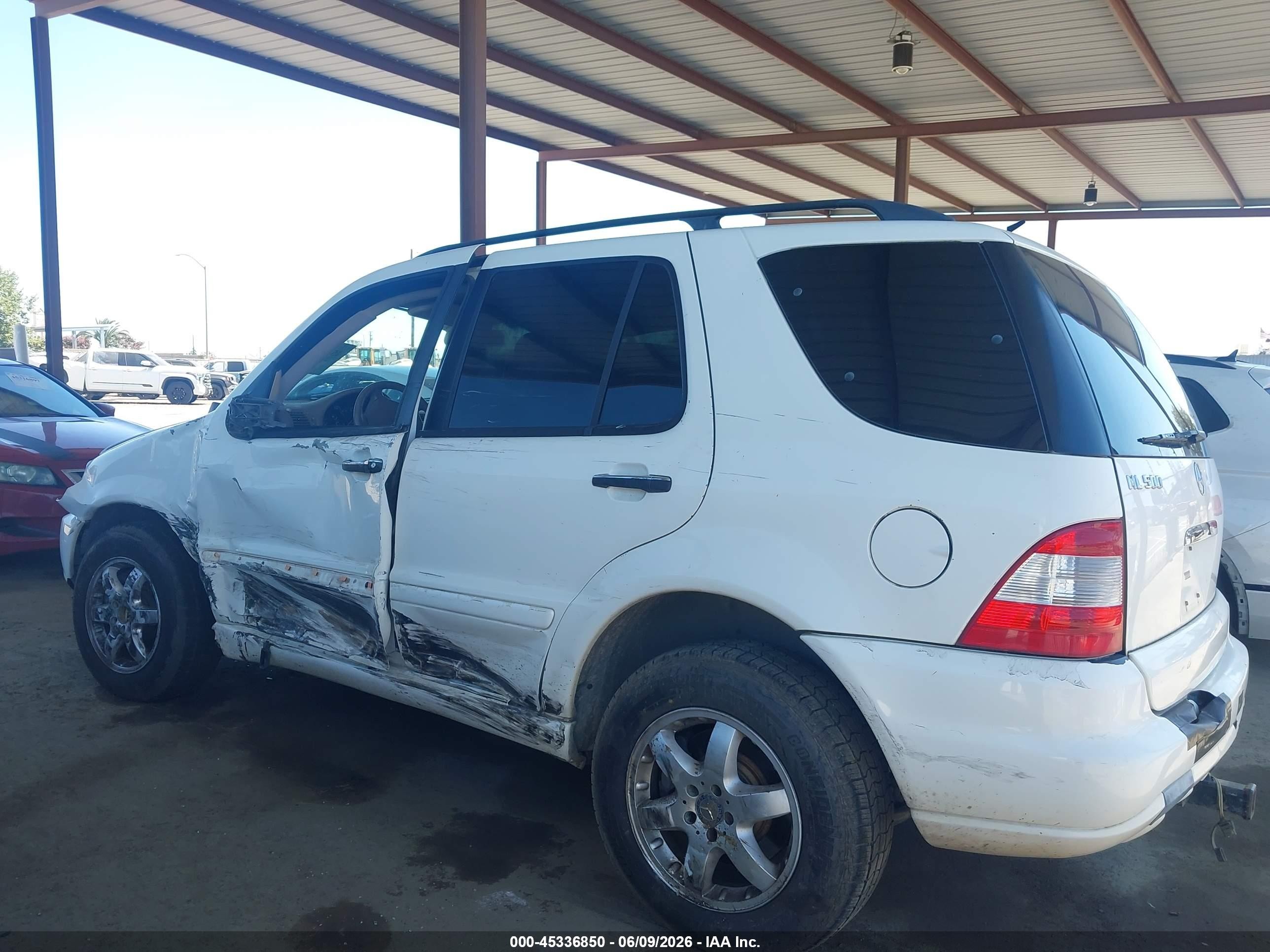 2002 Mercedes-benz Ml 500   White vin: 4JGAB75EX2A302271