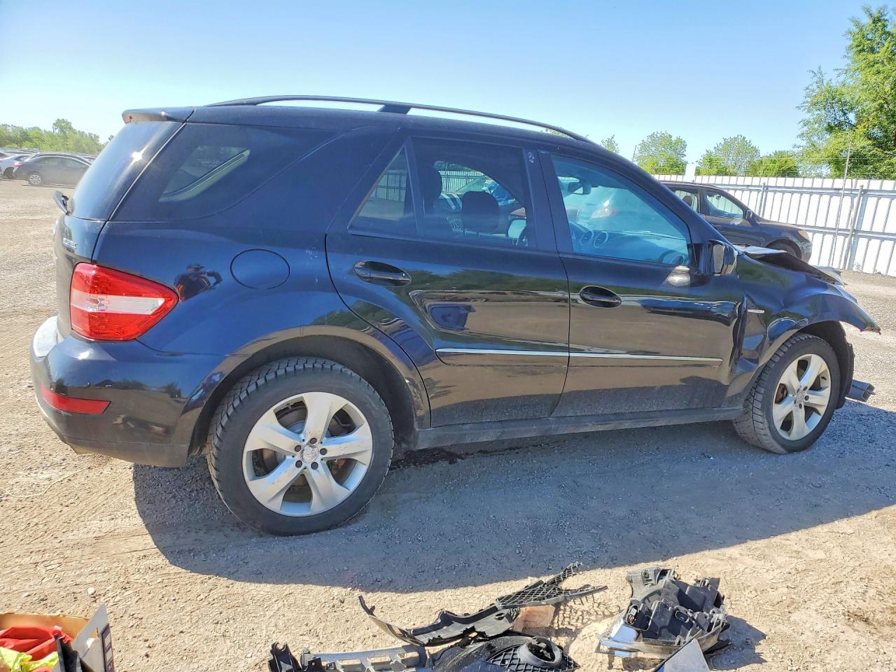 2009 Mercedes-benz Ml Black vin: 4JGBB25E19A482483