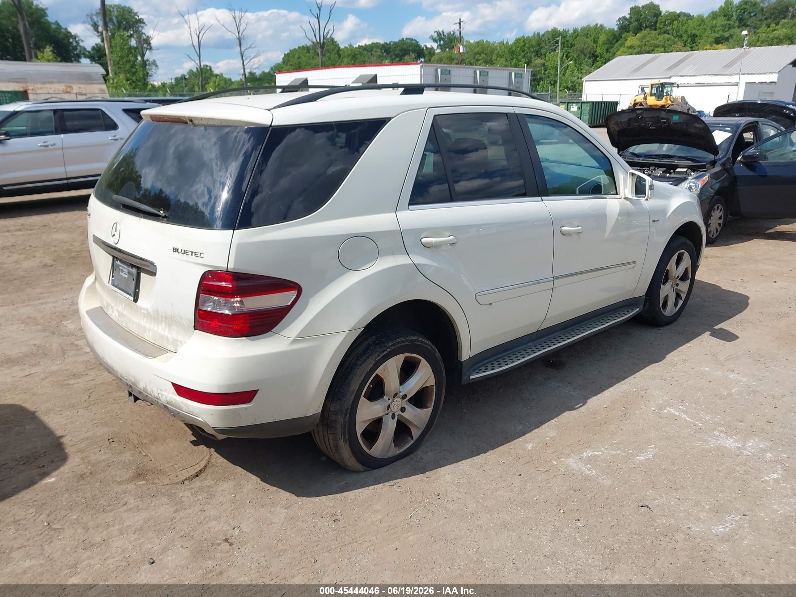 2011 Mercedes-benz Ml 350 Bluetec 4matic White vin: 4JGBB2FBXBA633427