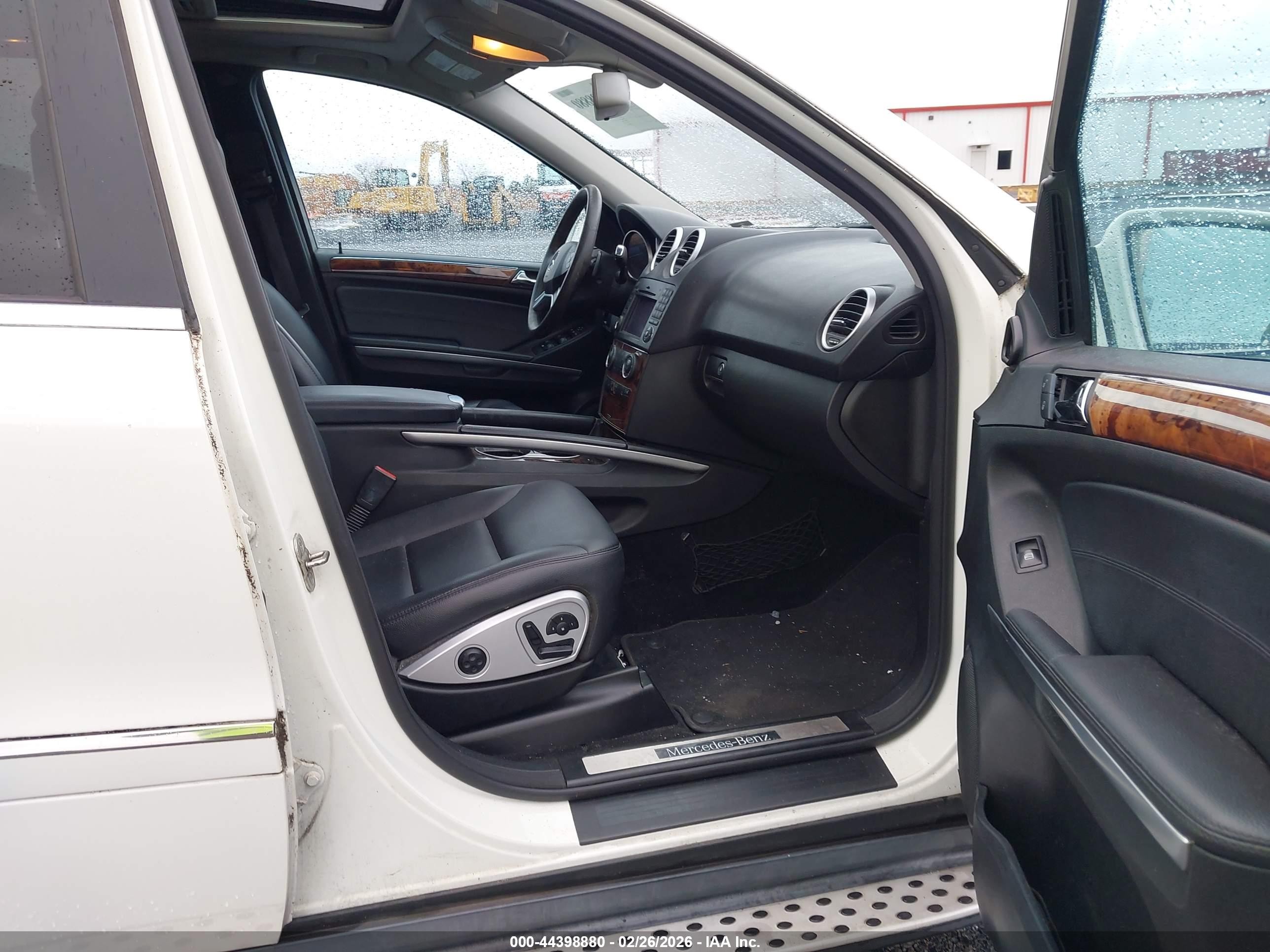 2009 Mercedes-benz Ml 550 4matic Белый vin: 4JGBB72E39A475150