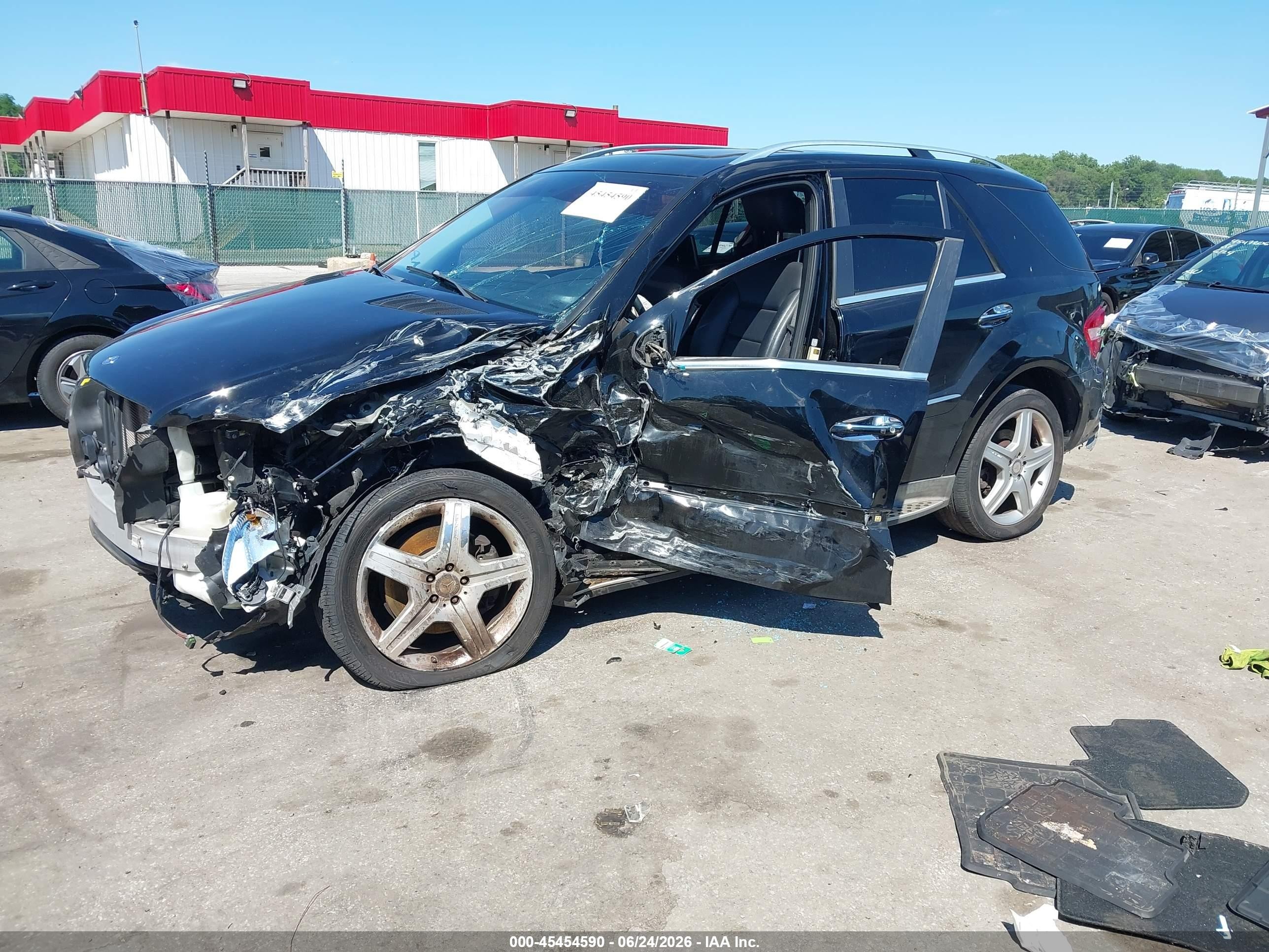 2010 Mercedes-benz Ml 550 4matic Черный vin: 4JGBB7CB2AA588631