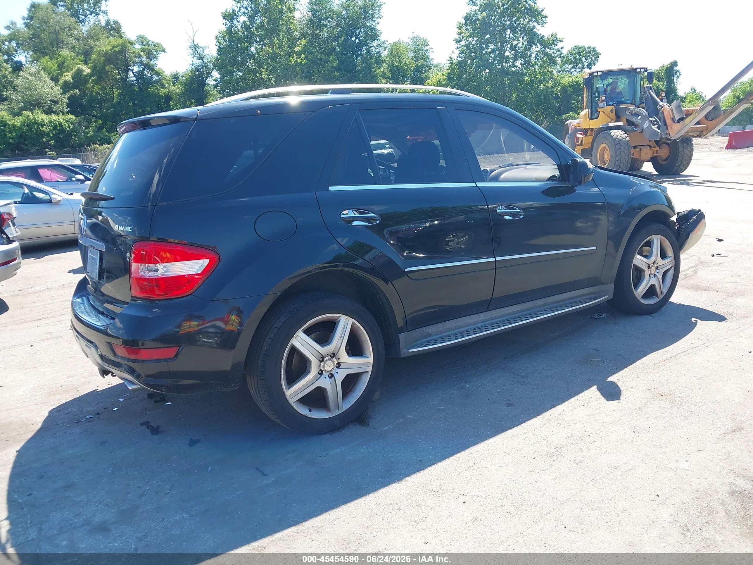 2010 Mercedes-benz Ml 550 4matic Черный vin: 4JGBB7CB2AA588631