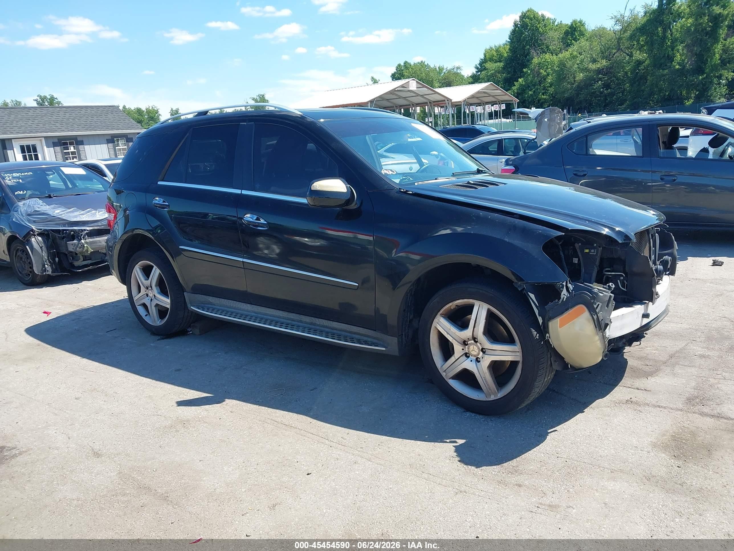 2010 Mercedes-benz Ml 550 4matic Черный vin: 4JGBB7CB2AA588631