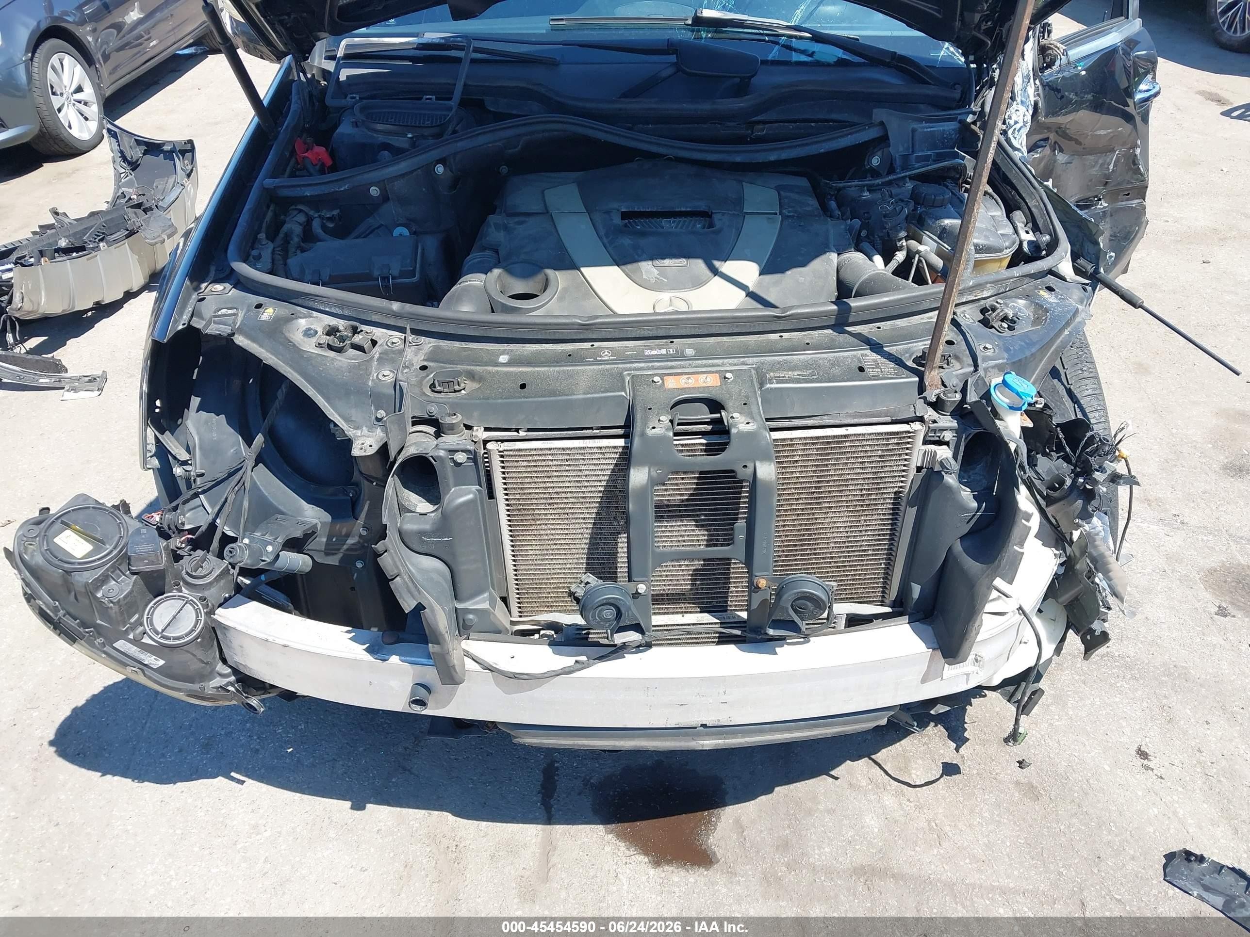2010 Mercedes-benz Ml 550 4matic Черный vin: 4JGBB7CB2AA588631