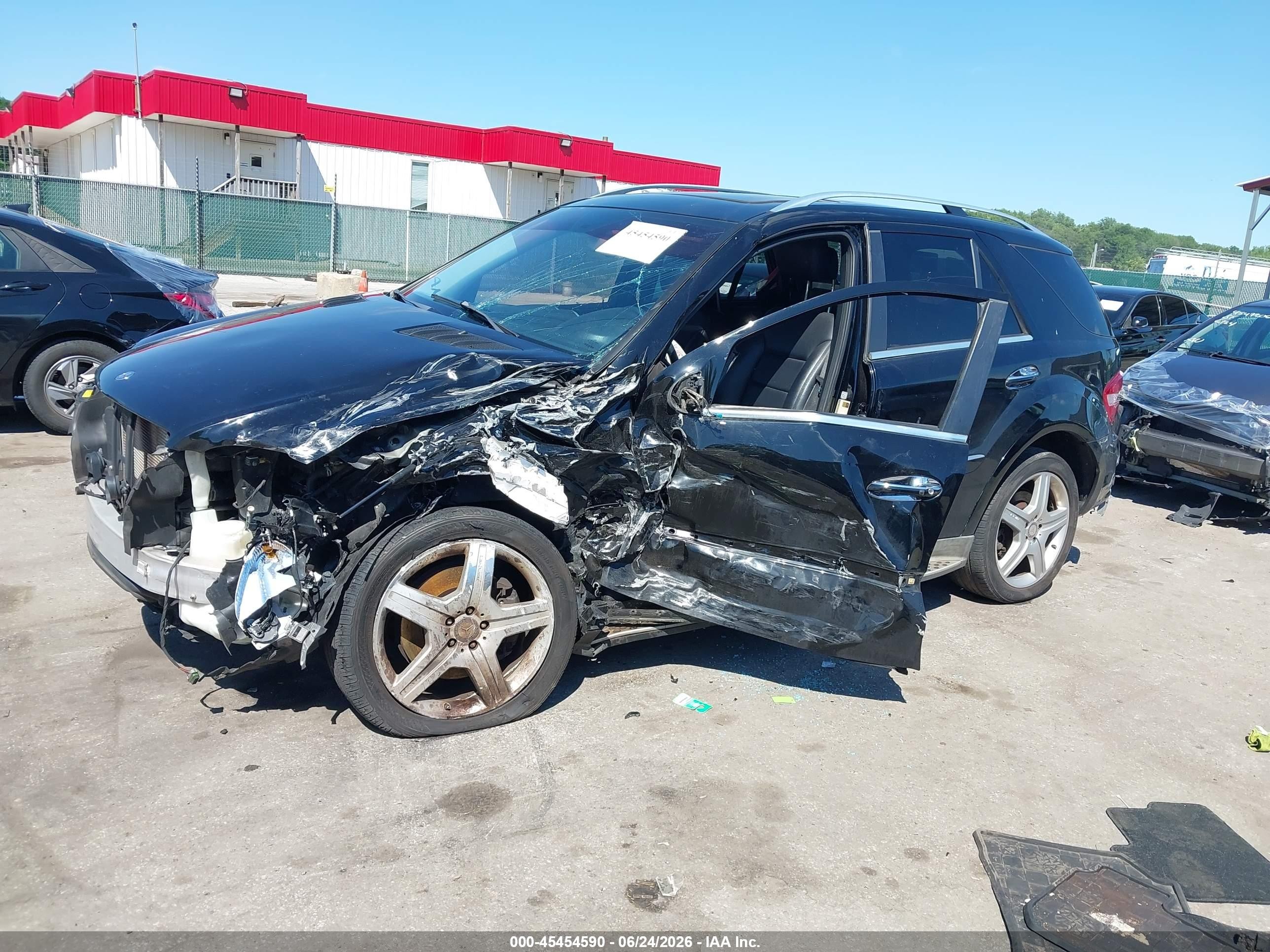 2010 Mercedes-benz Ml 550 4matic Черный vin: 4JGBB7CB2AA588631